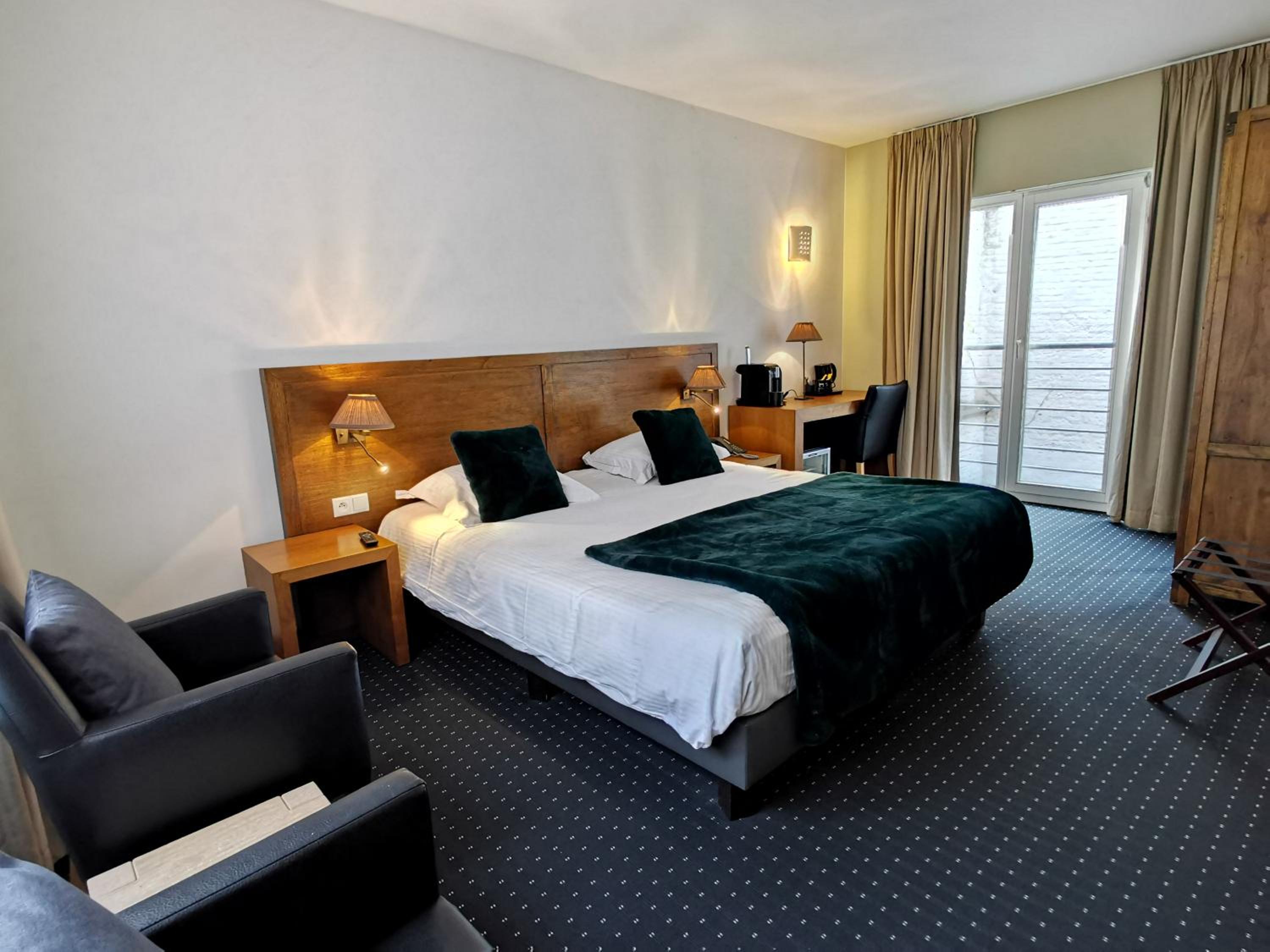 Deluxe Double Room - Photo 12