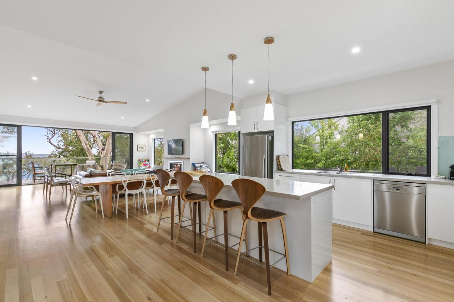 Five-Bedroom House photo 2