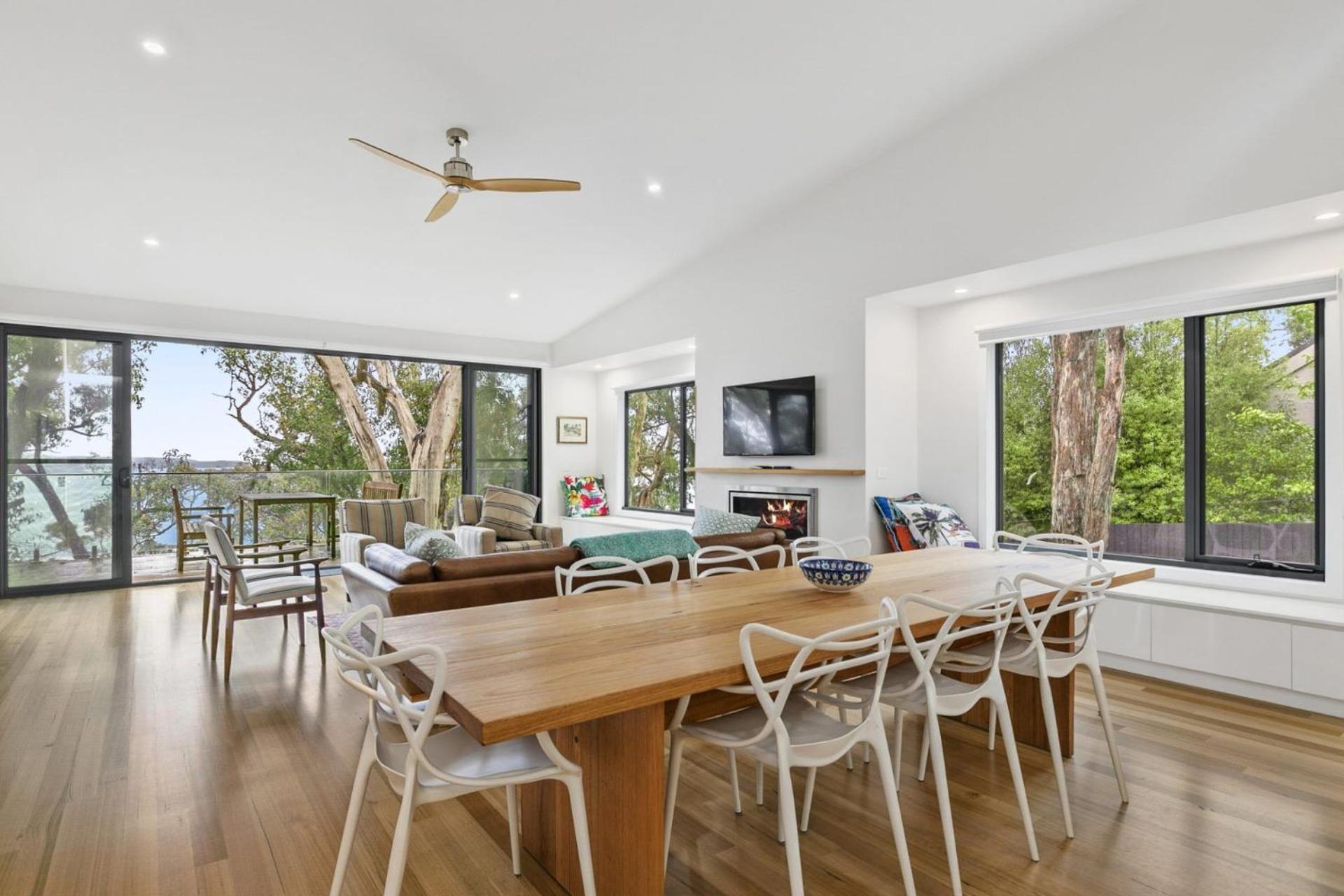 Five-Bedroom House photo 1