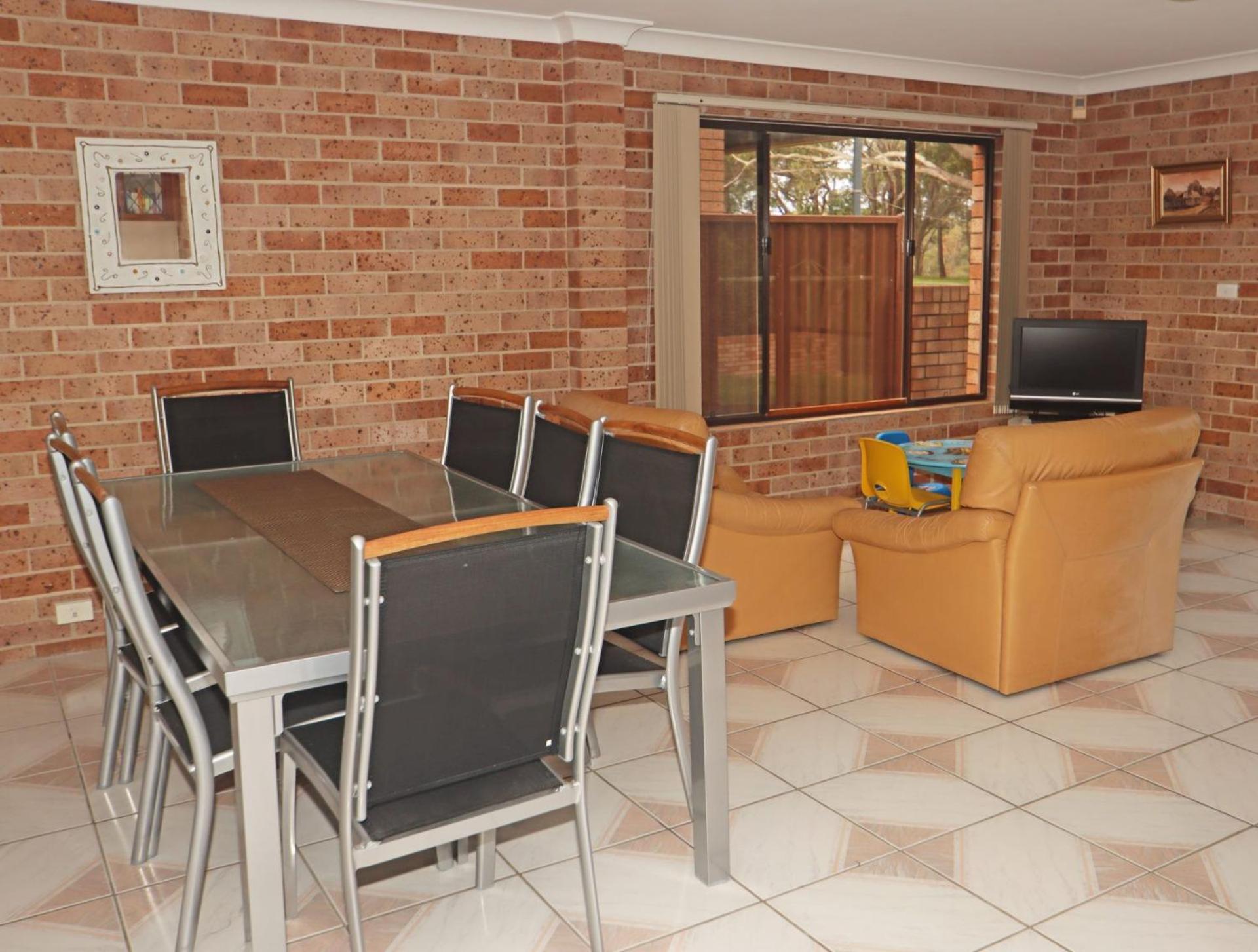 Four-Bedroom House photo 3