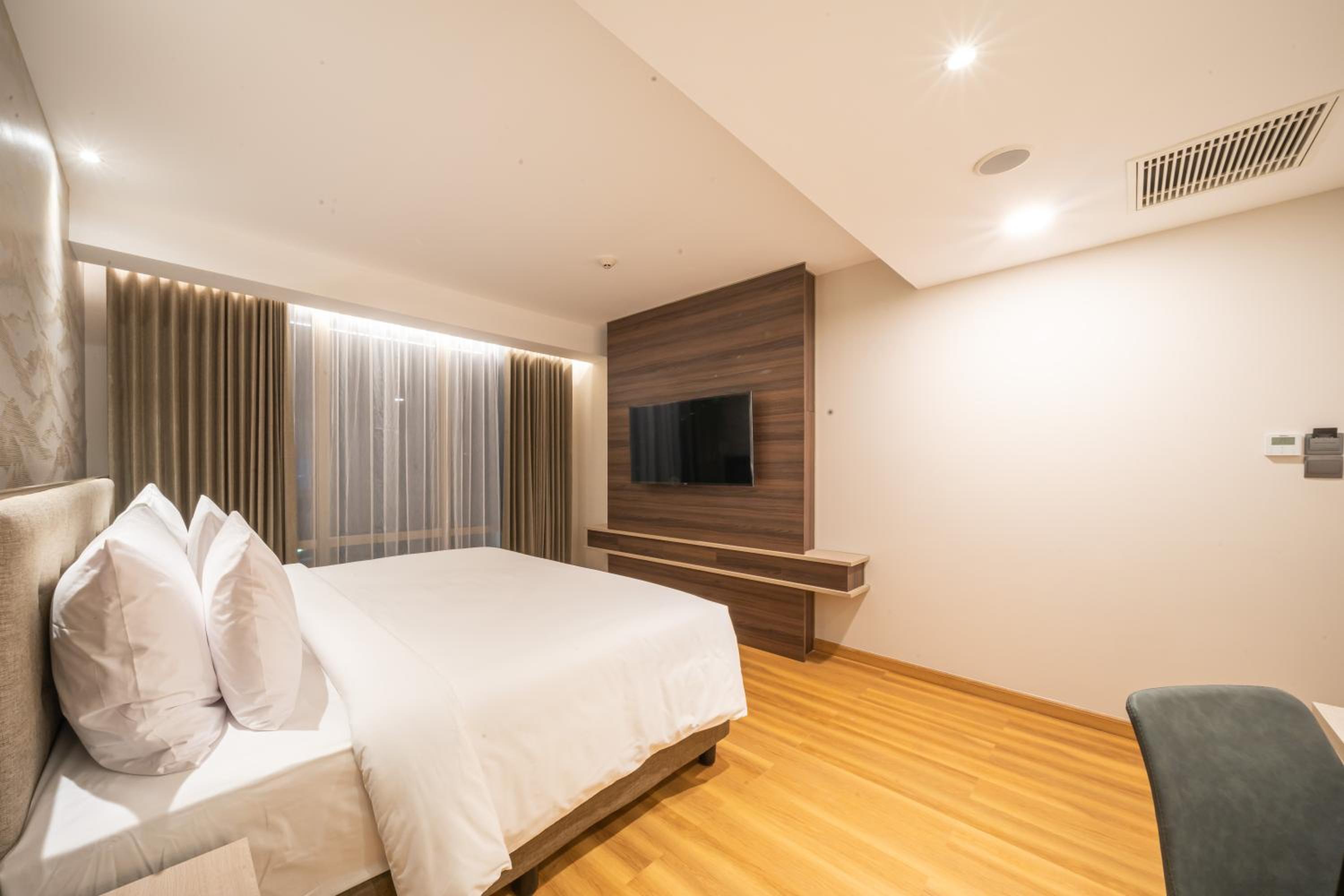 Business Double Room - Photo 4