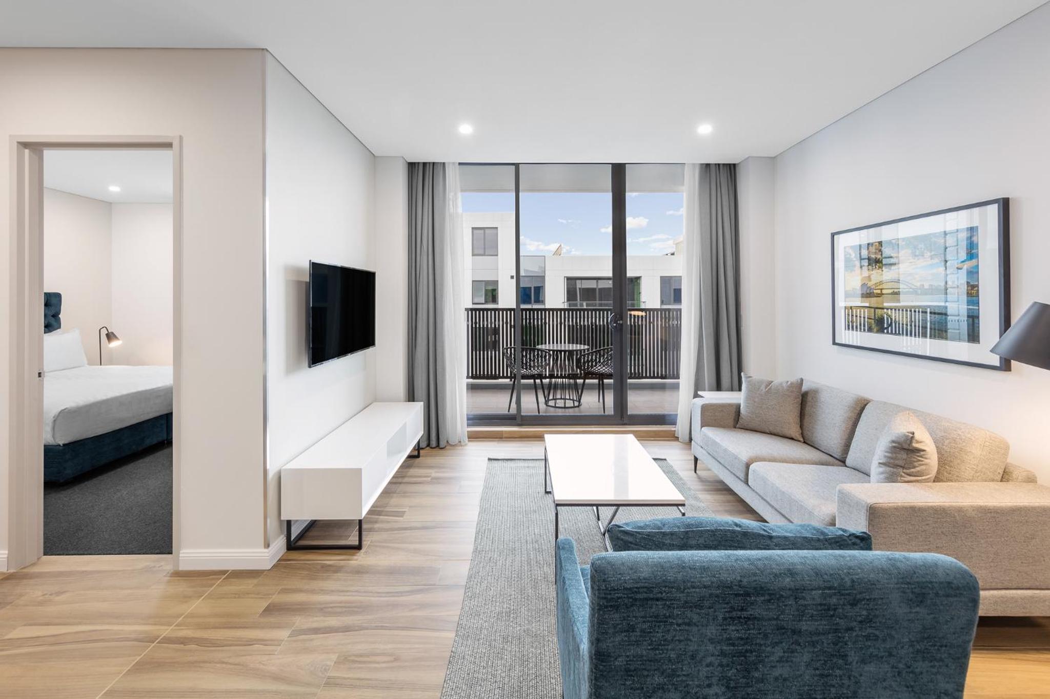 One-Bedroom Luxury King Suite photo 2