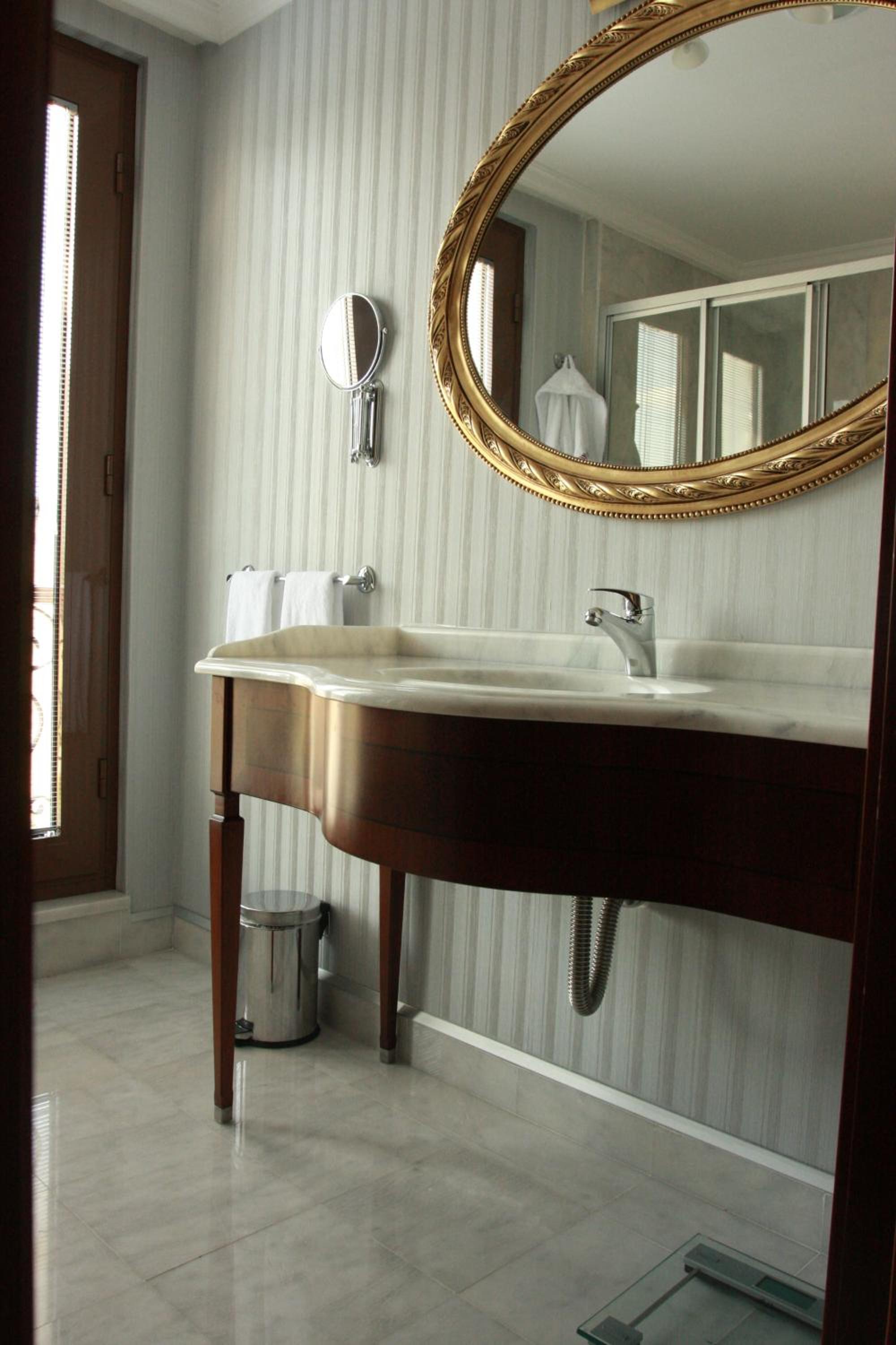 Standard Double or Twin Room - Photo 12