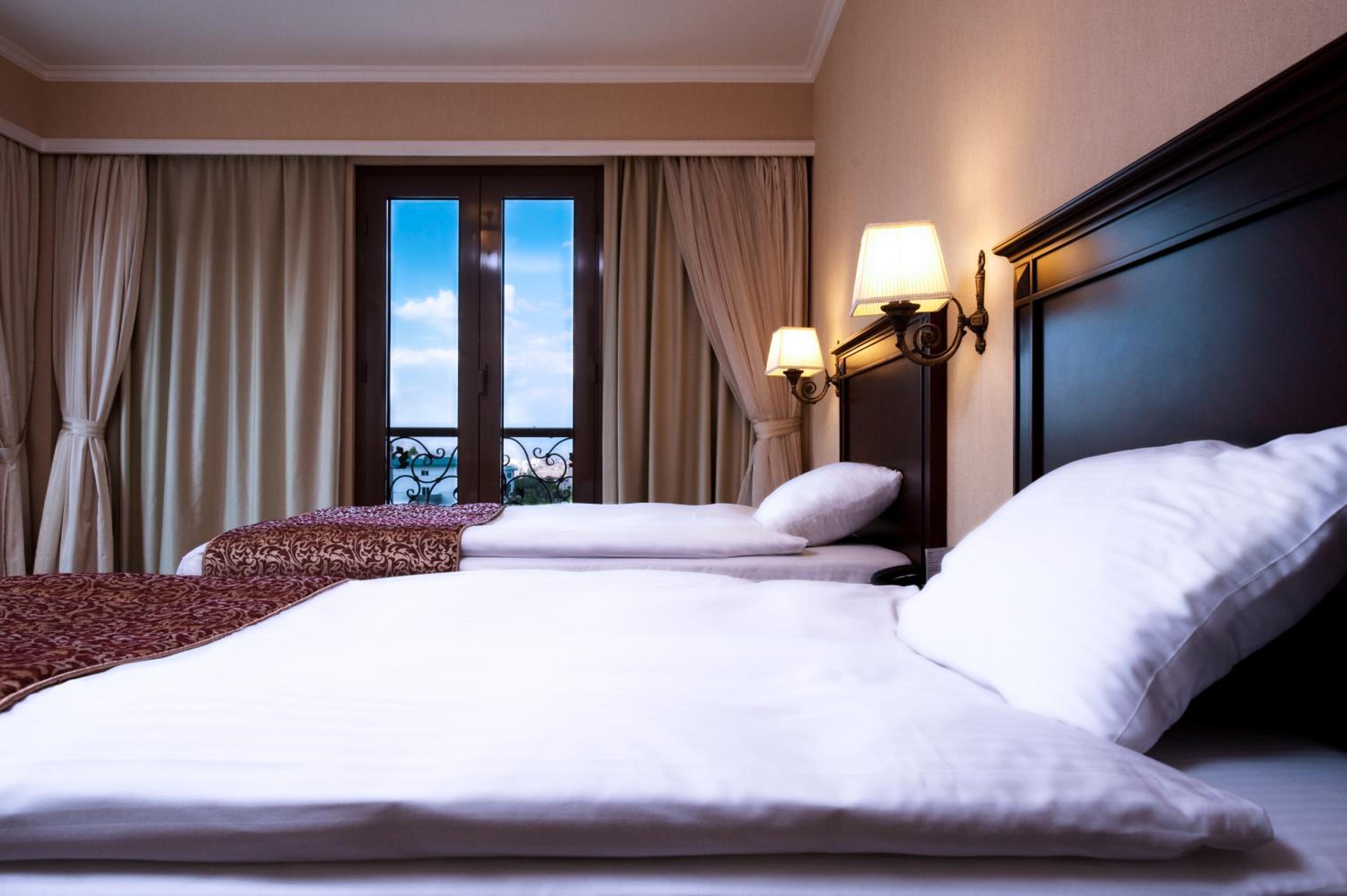 Standard Double or Twin Room - Photo 6