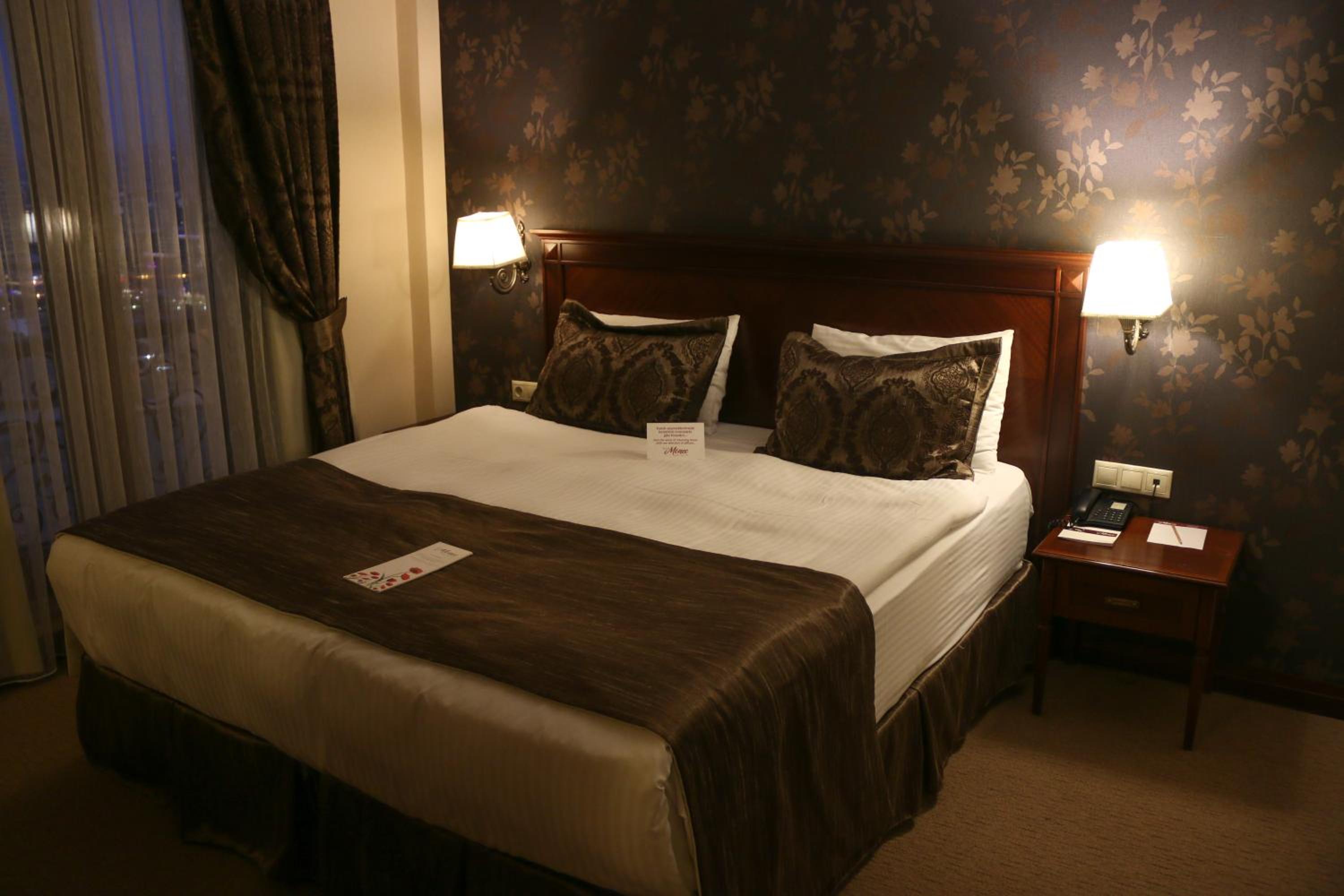 Standard Double or Twin Room - Photo 1