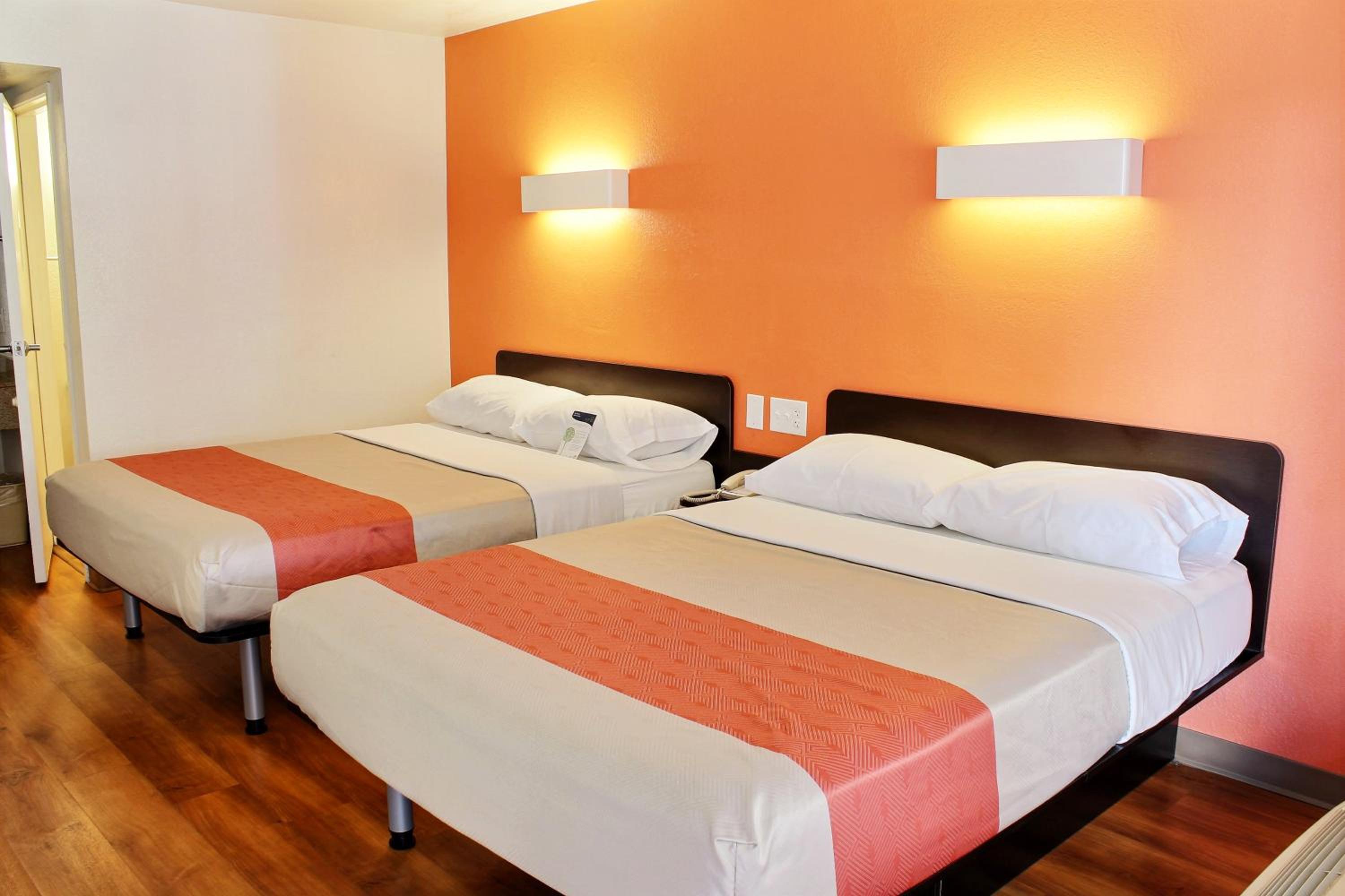 Deluxe Queen Room with Two Queen Beds photo 1