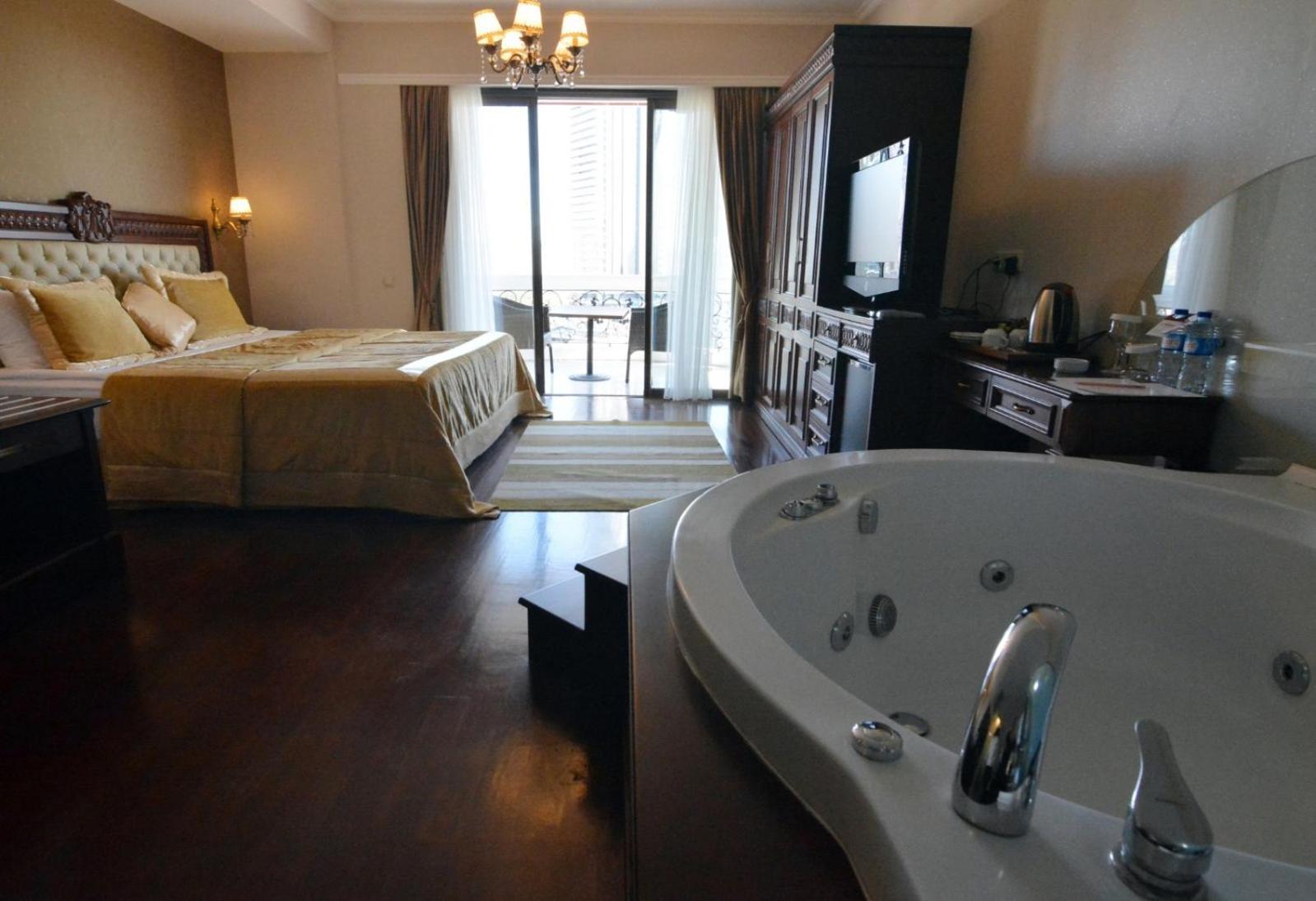 Deluxe Room - Photo 24