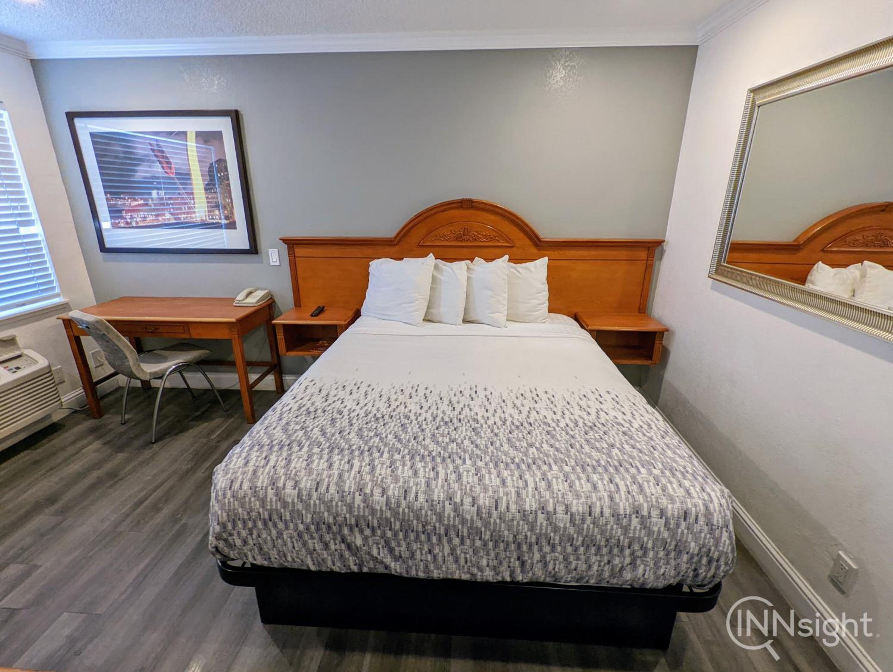 Queen Room - Photo 5
