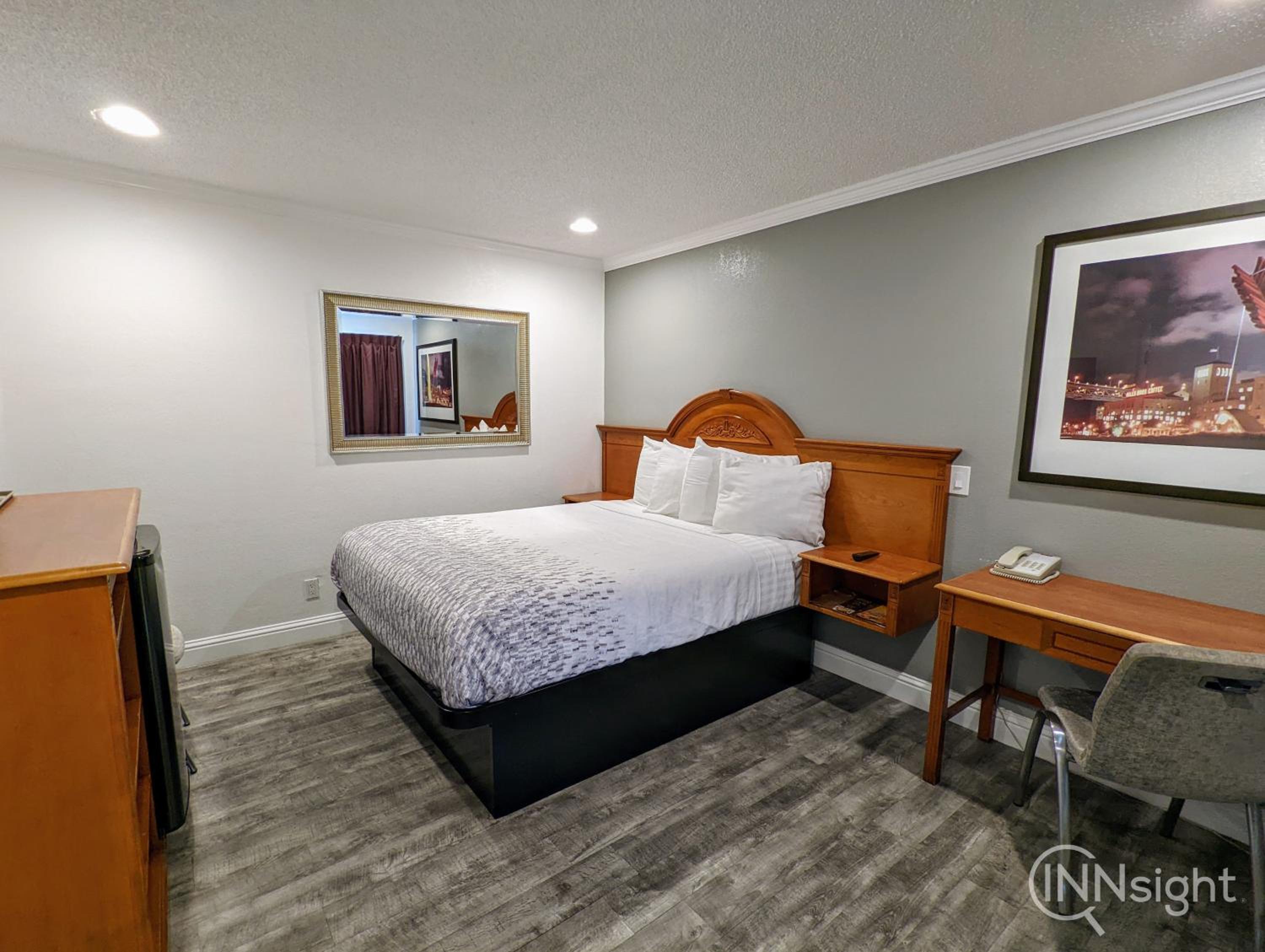 Queen Room - Photo 3