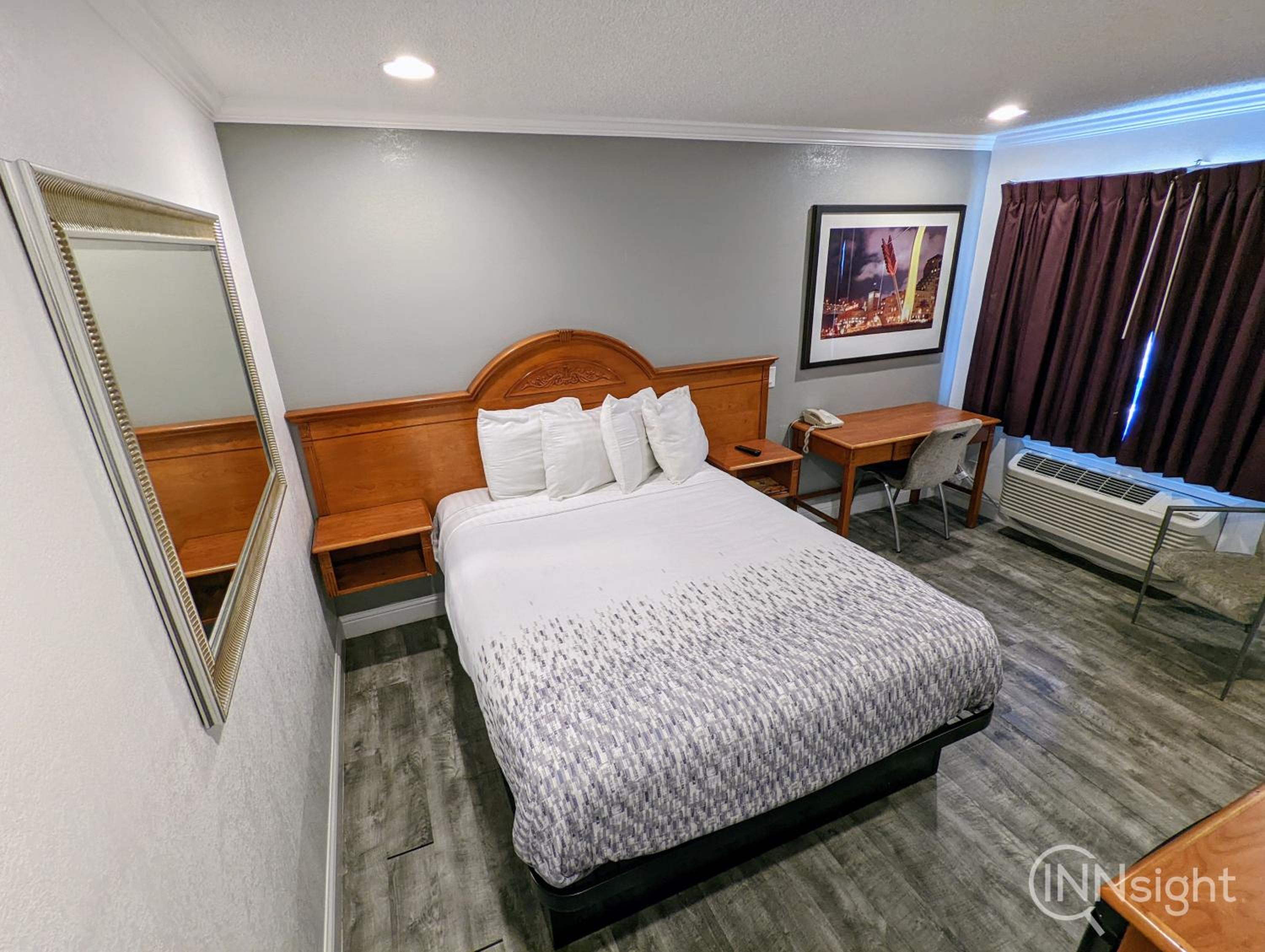 Queen Room - Photo 10