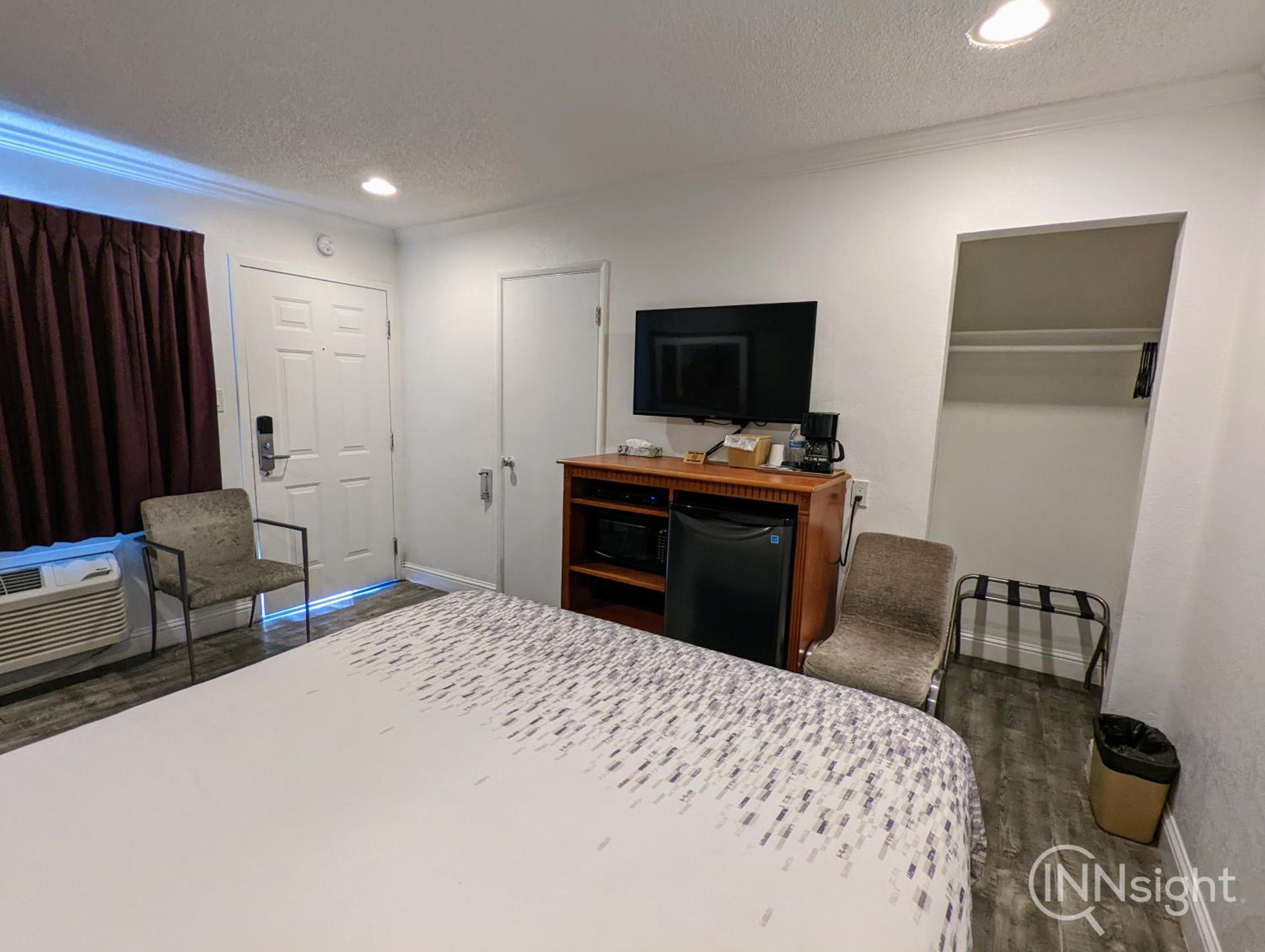 Queen Room - Photo 9