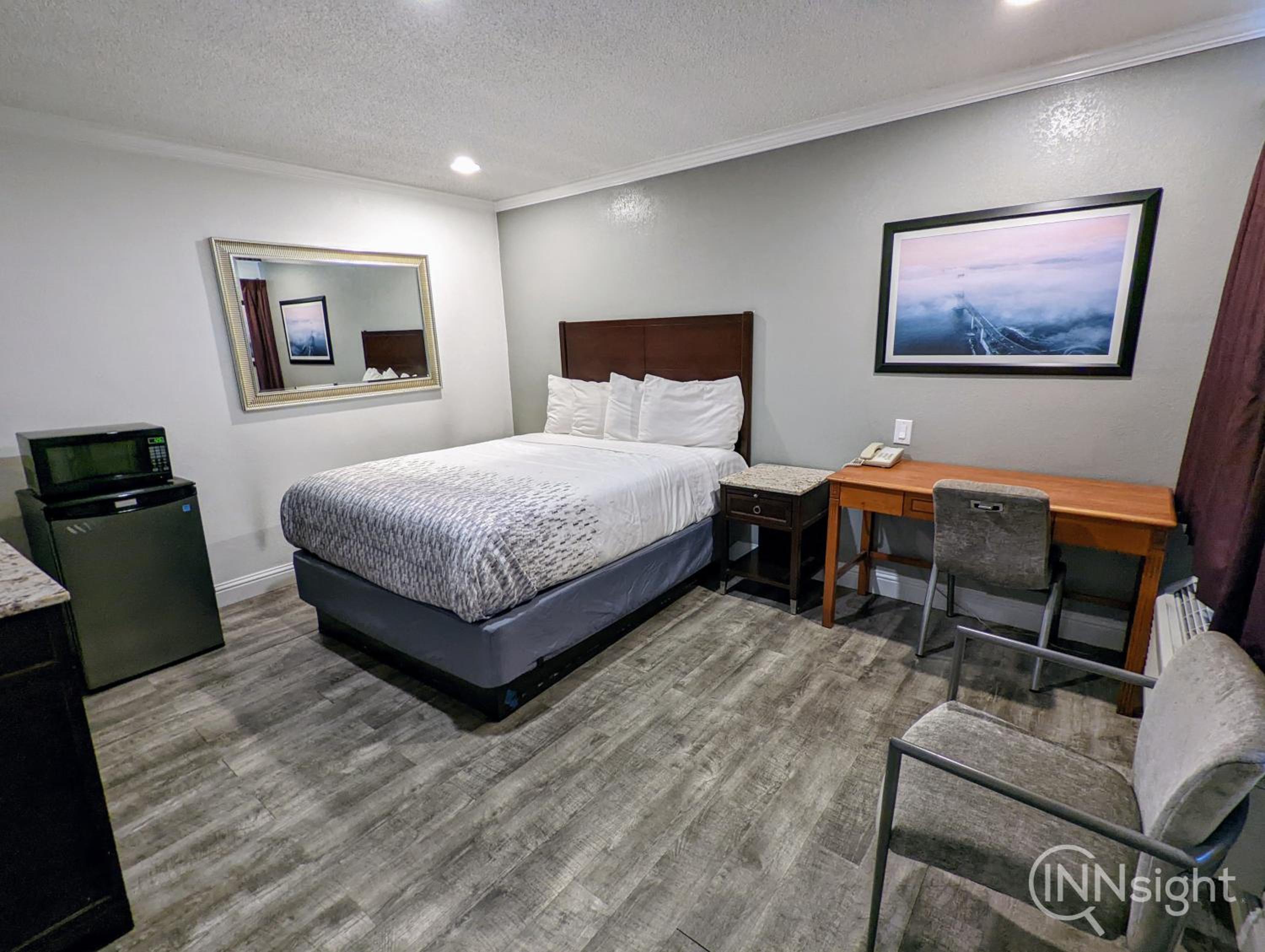 Queen Room - Photo 22
