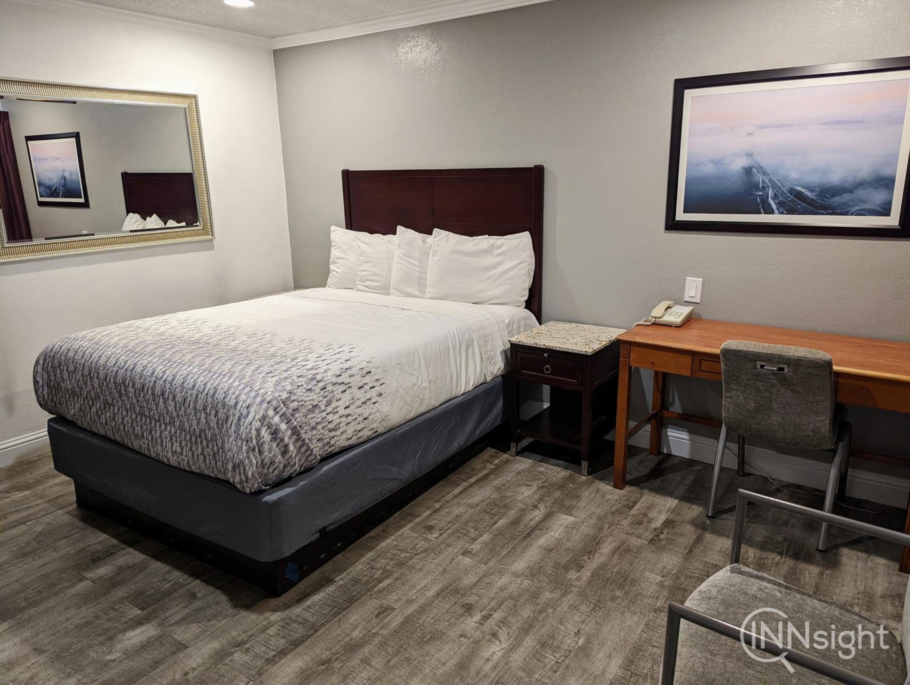 Queen Room - Photo 14
