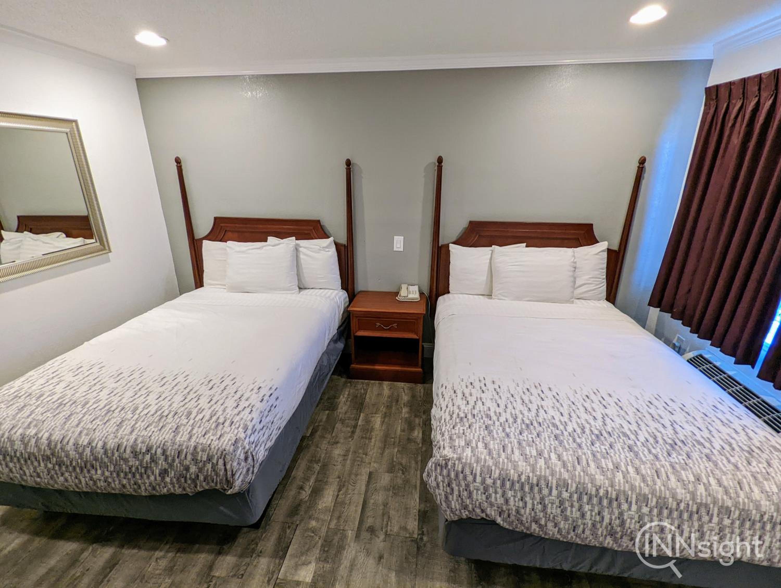 Standard Twin Room - Photo 9