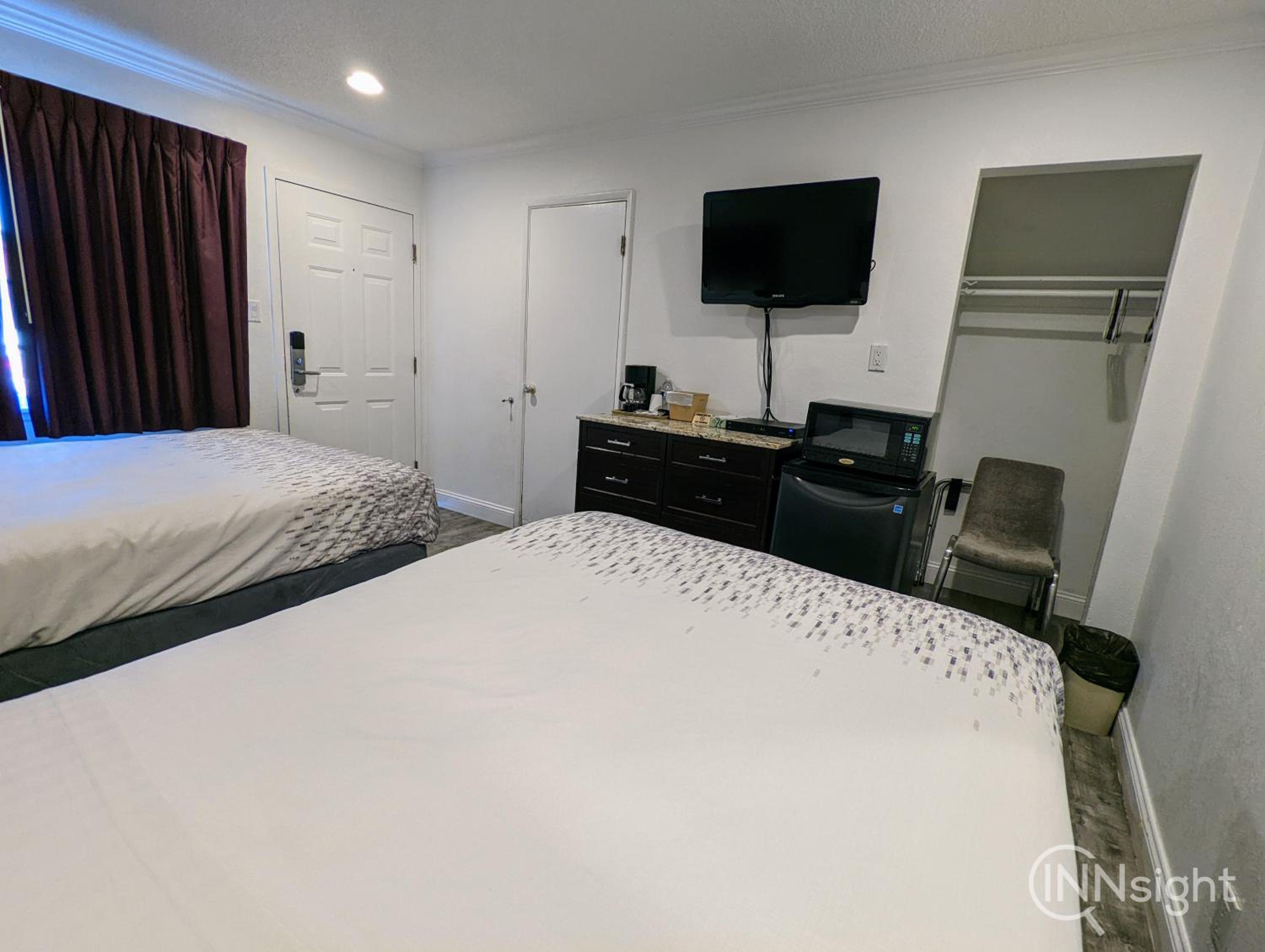 Standard Twin Room - Photo 3