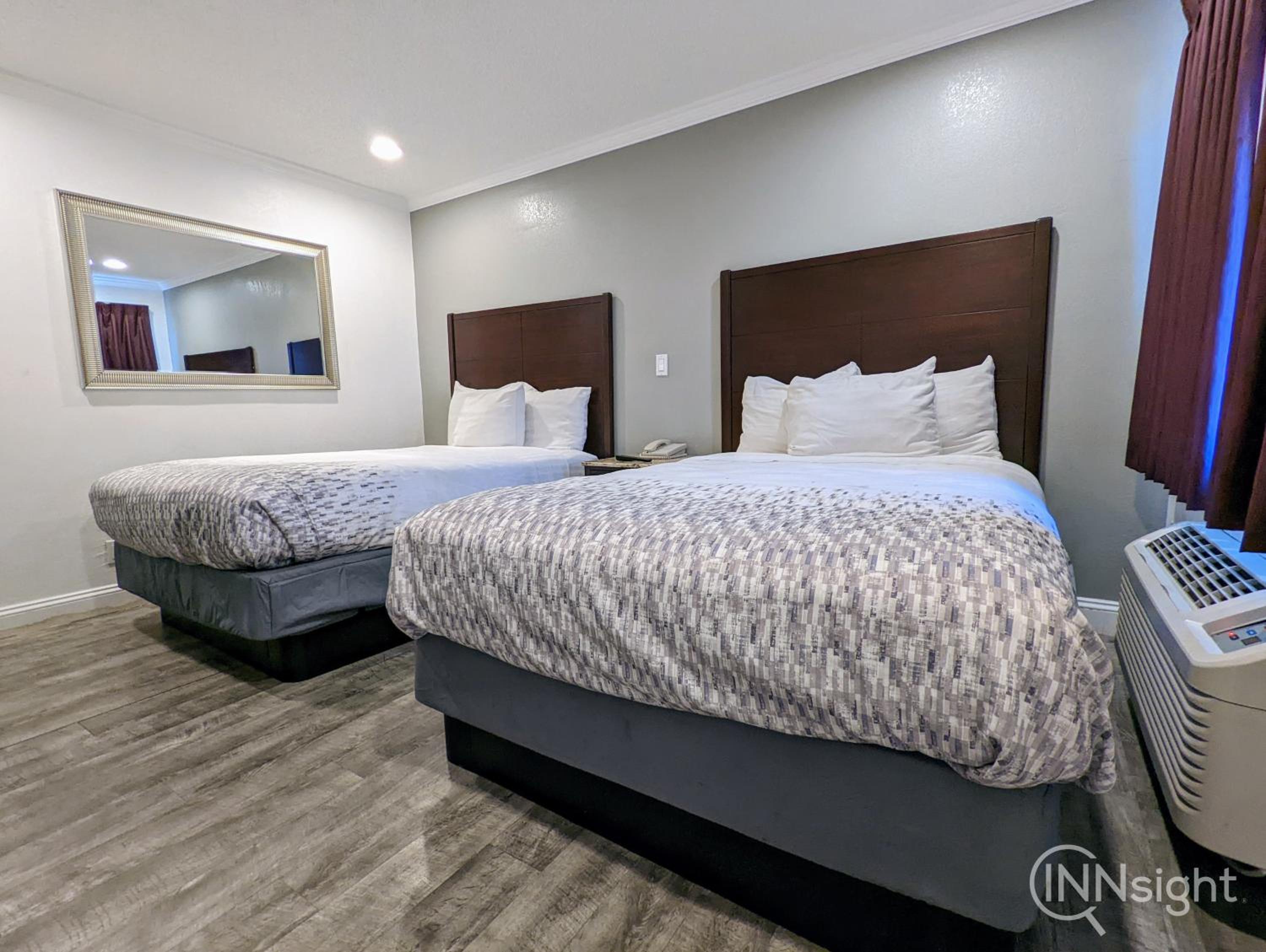 Standard Twin Room - Photo 2