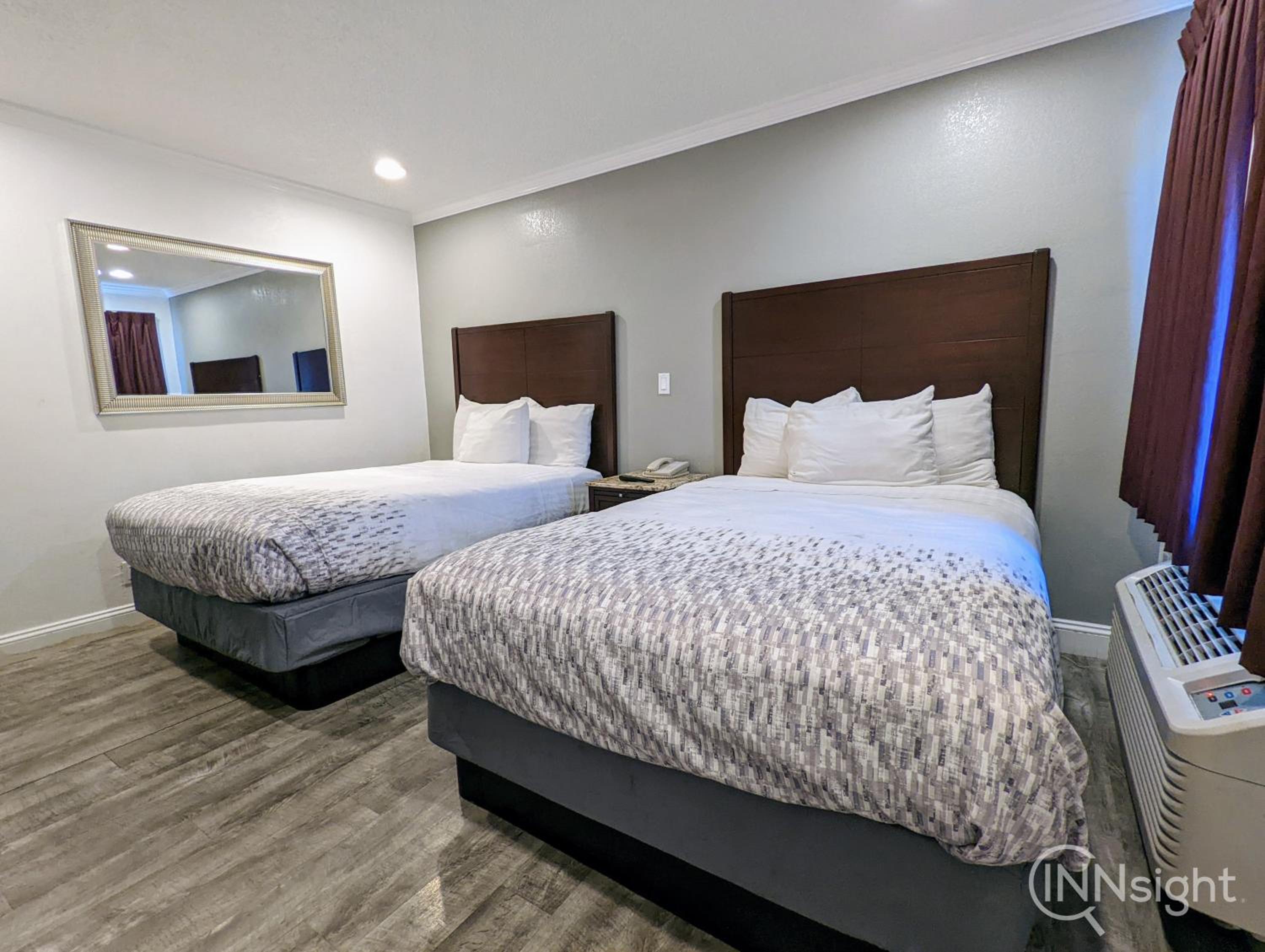 Standard Twin Room - Photo 13