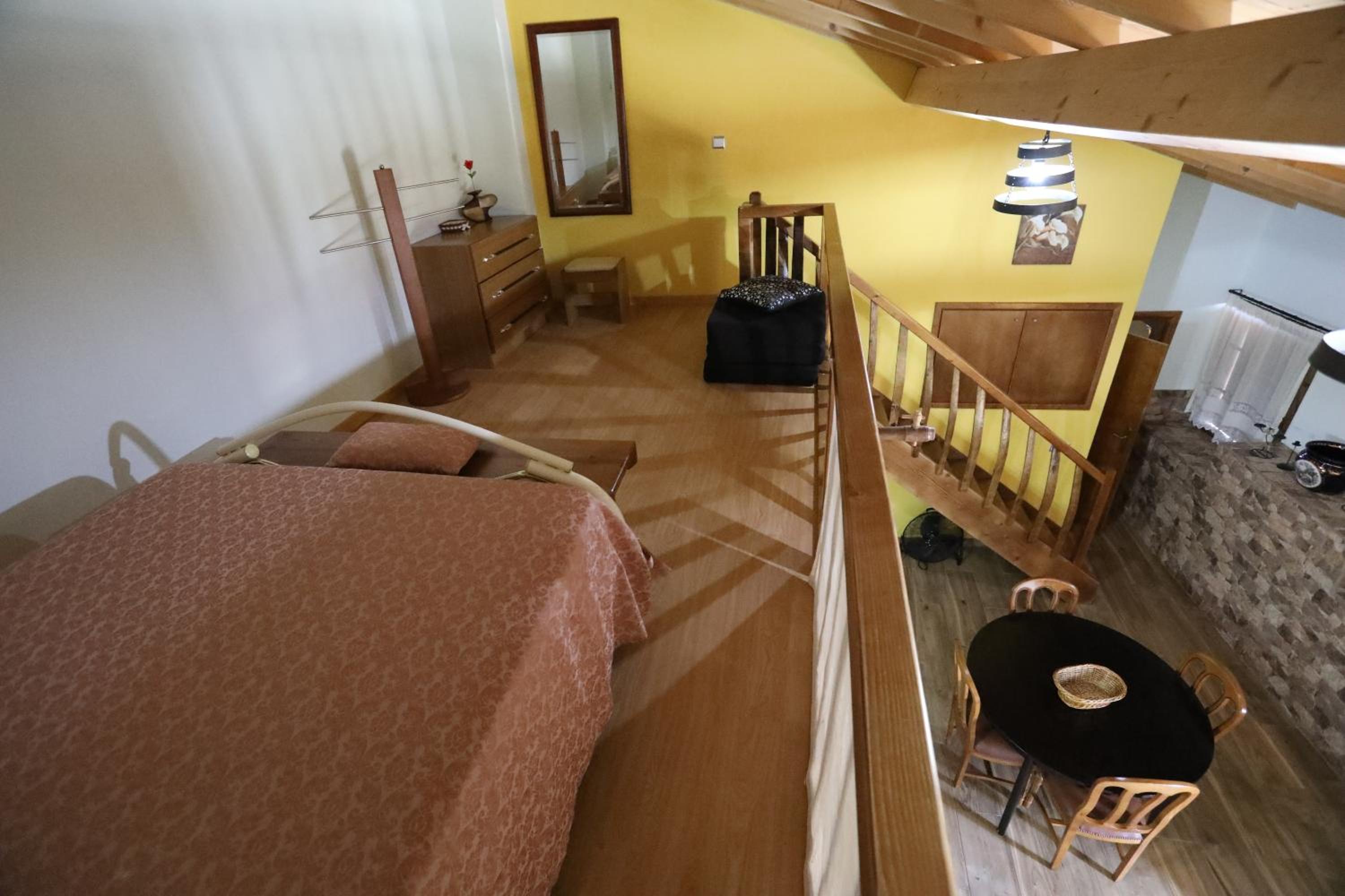 One-Bedroom Apartment - Photo 7