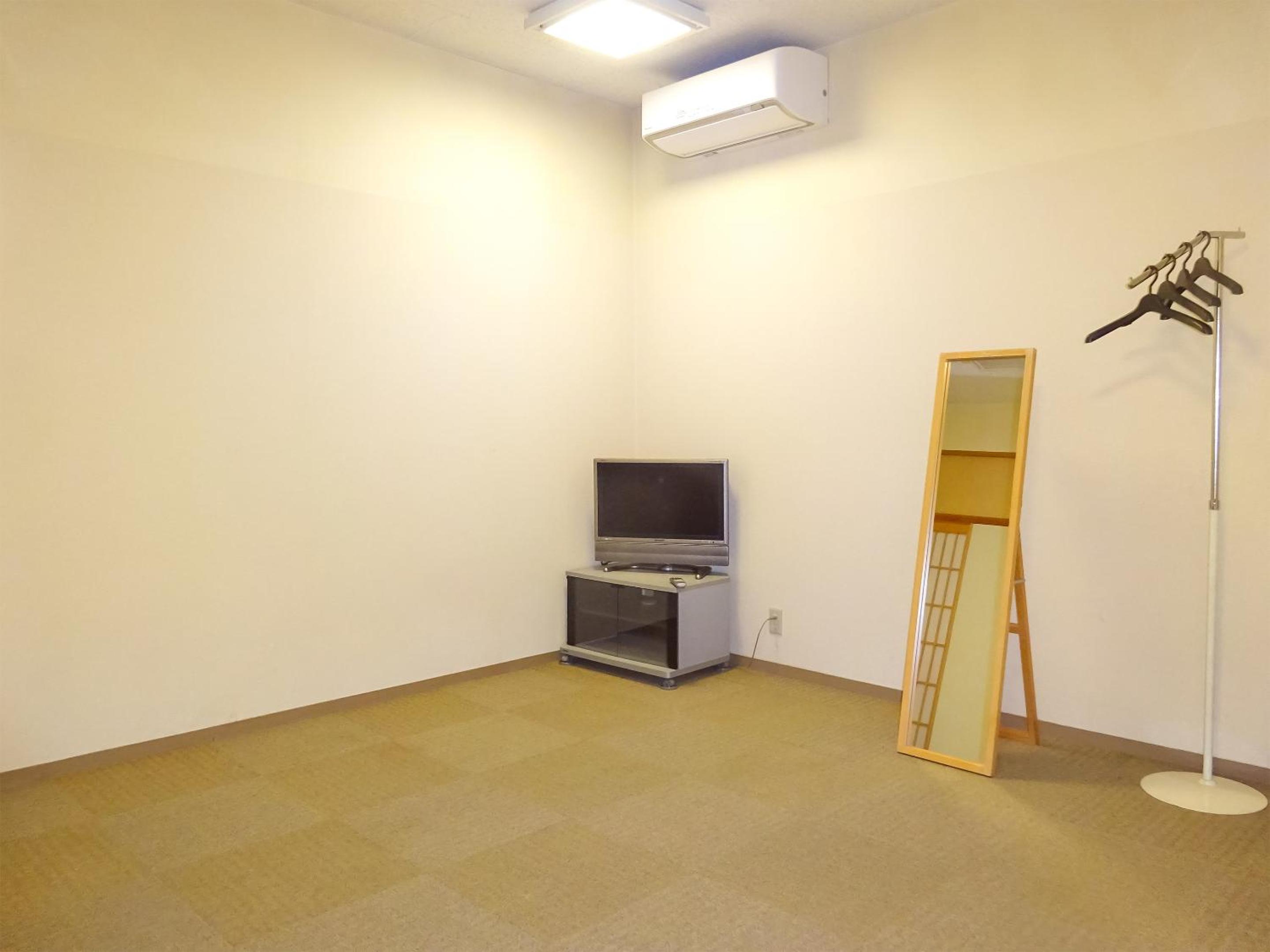 Studio - Photo 4