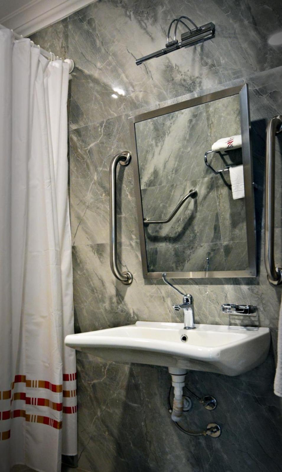 Deluxe Room - Photo 4