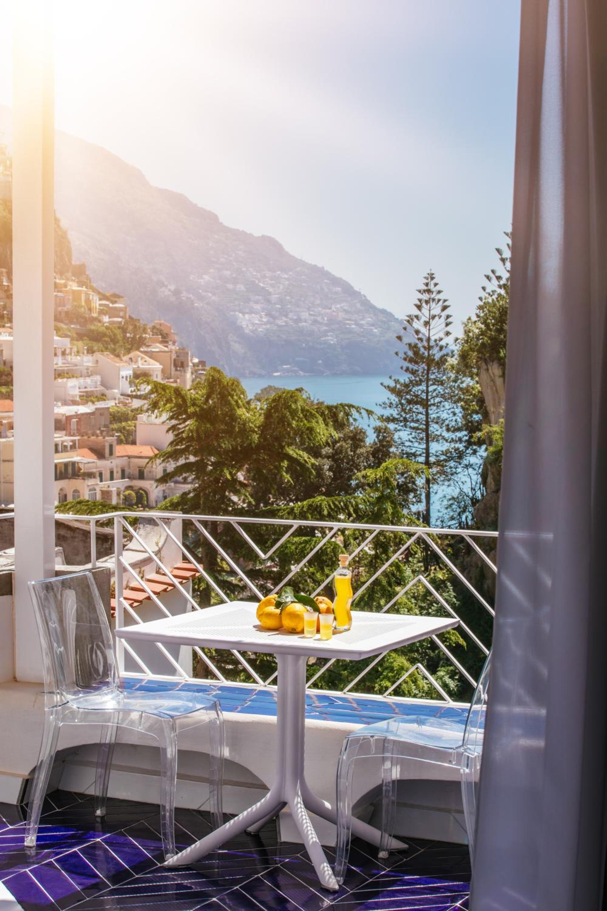 Deluxe Suite with Sea View - Photo 33