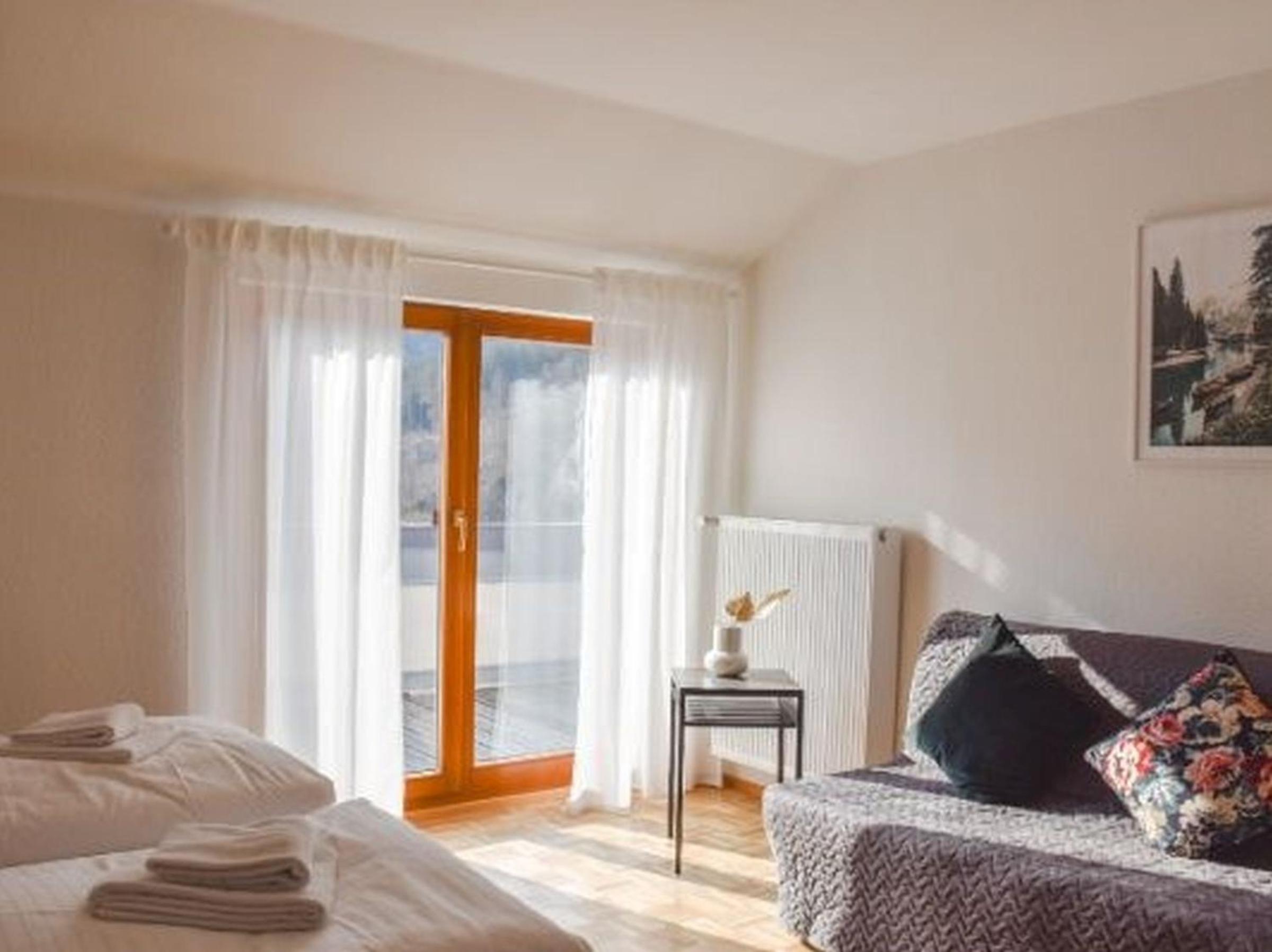 Double Room with Balcony - Photo 3