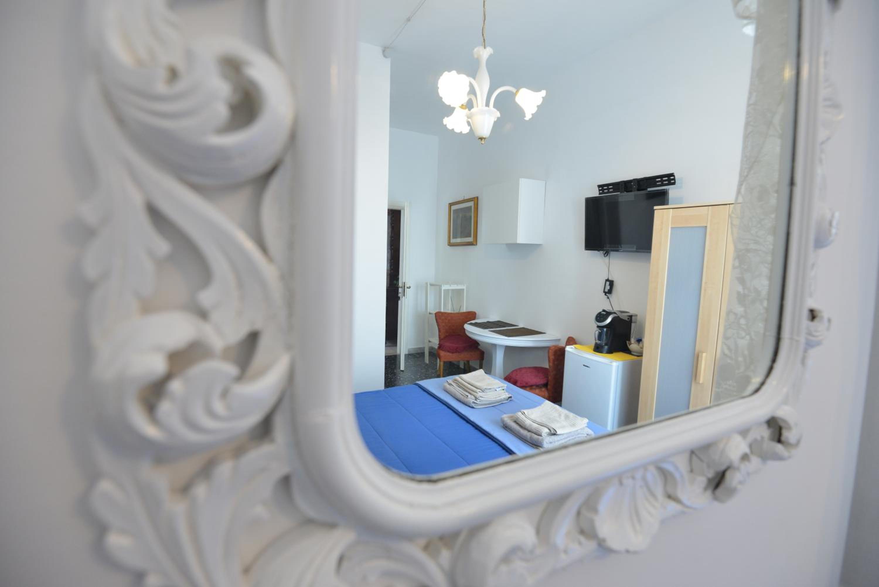 Double Room - Photo 3