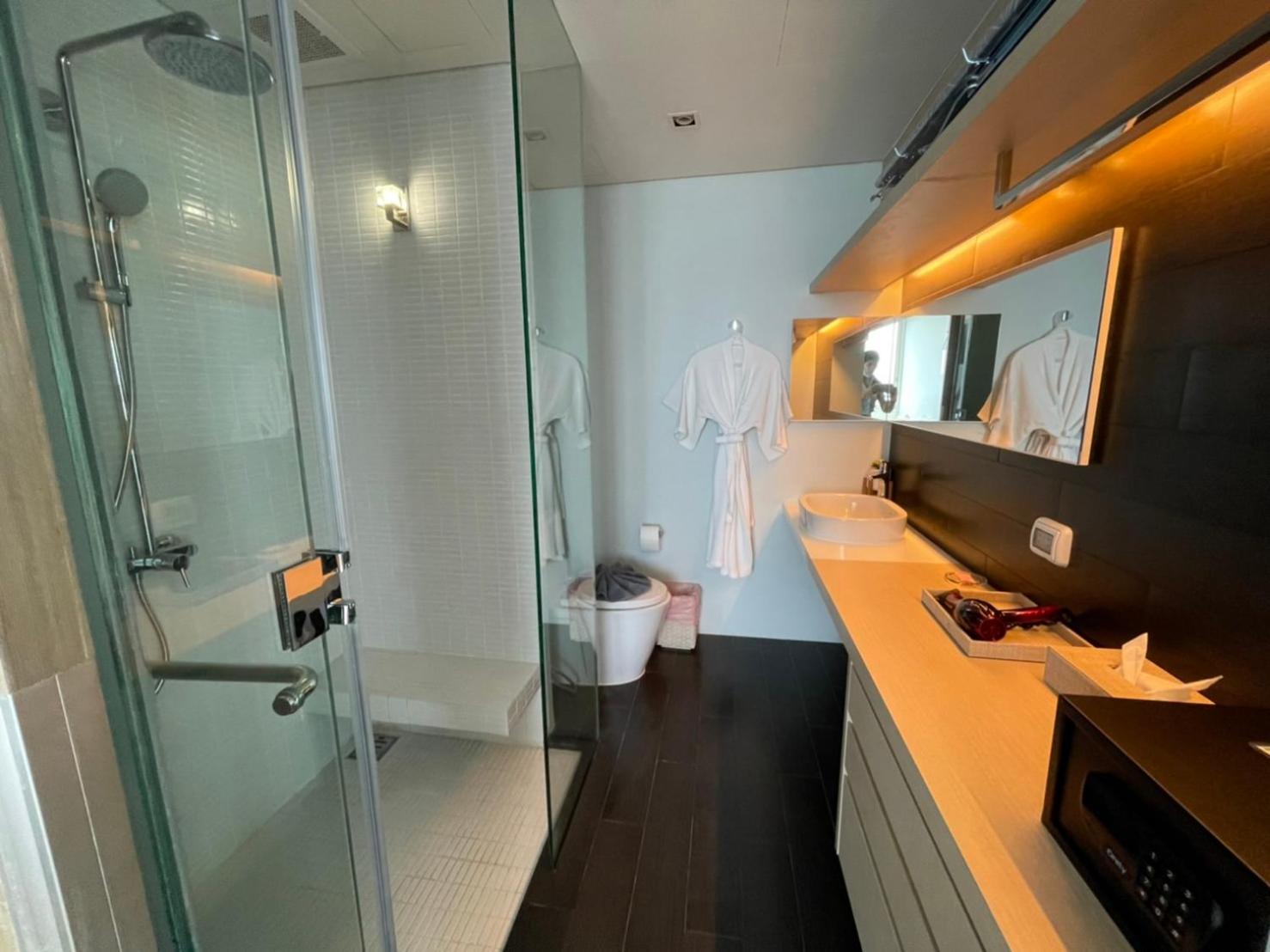 Suite with Sea View - Photo 12