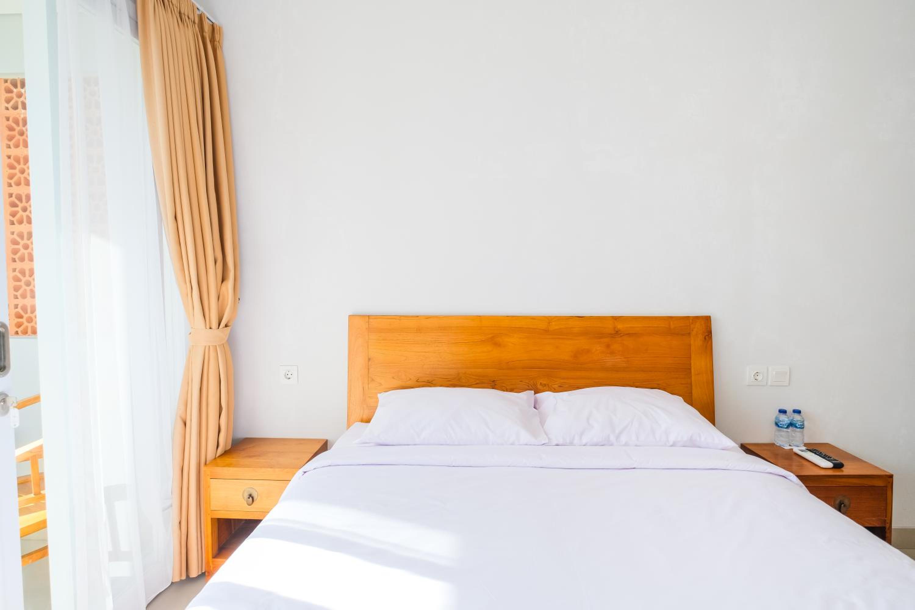 Standard Double Room - Photo 9