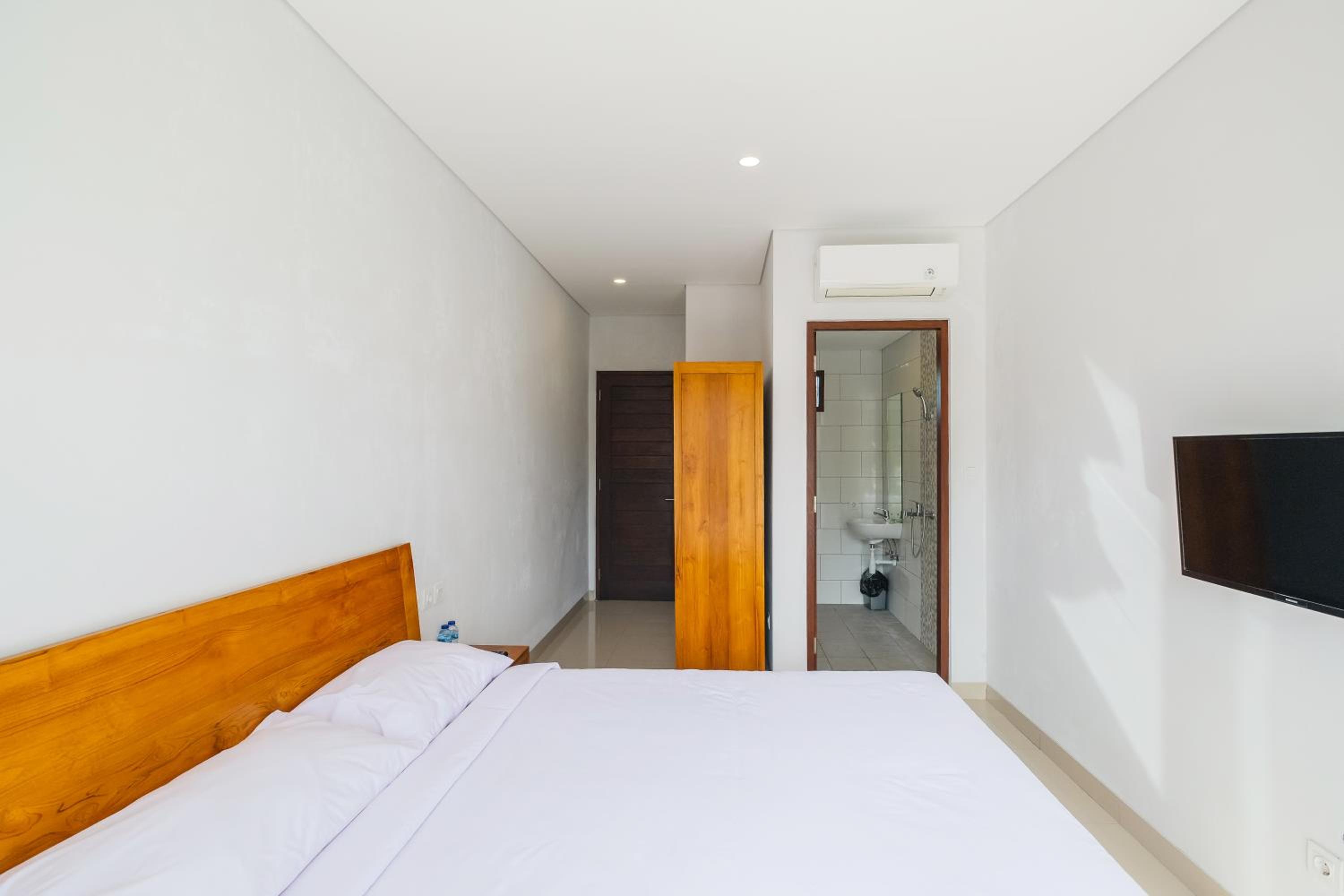 Standard Double Room - Photo 17
