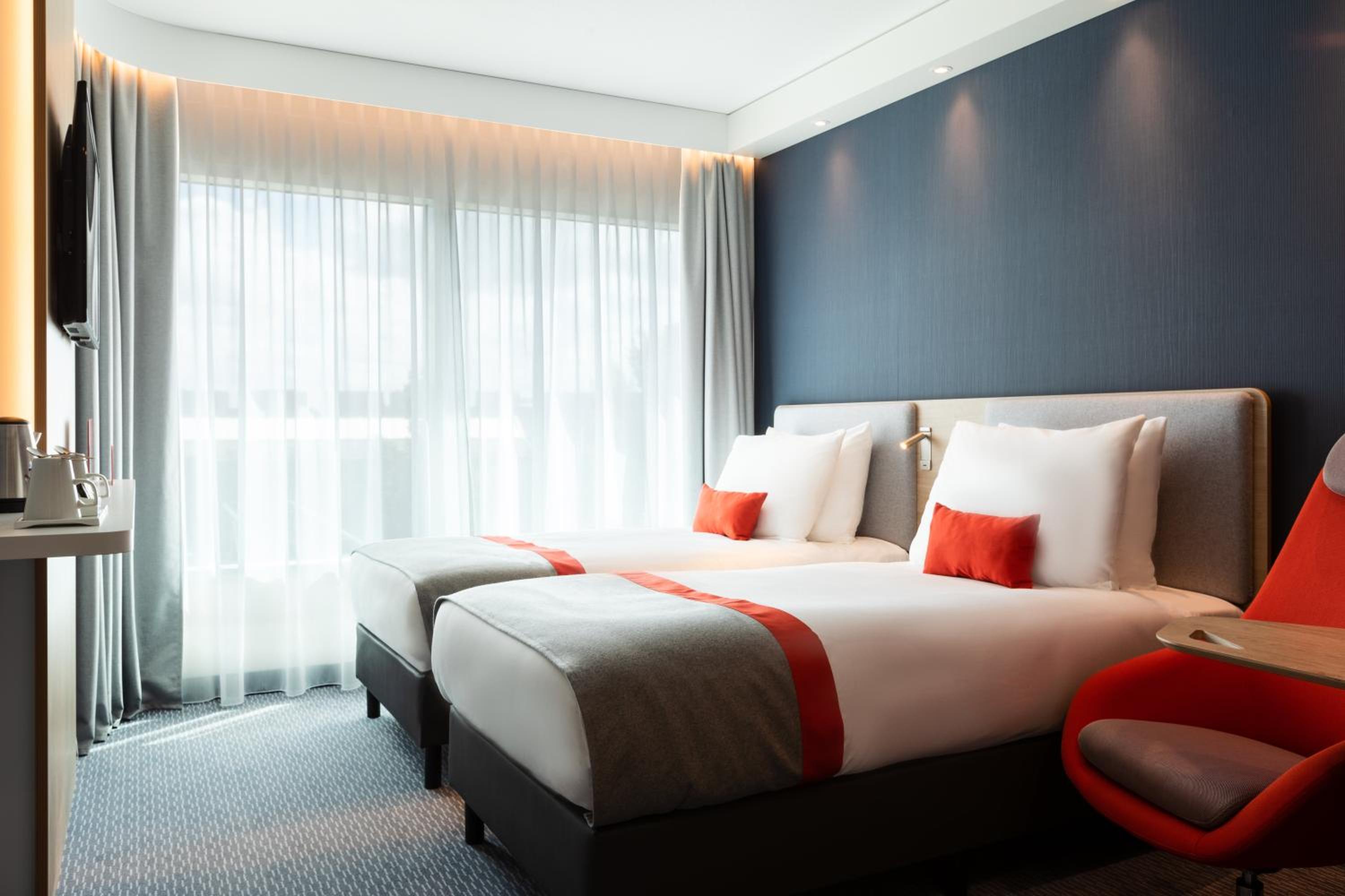 Standard Twin Room with Free Breakfast - Photo 4