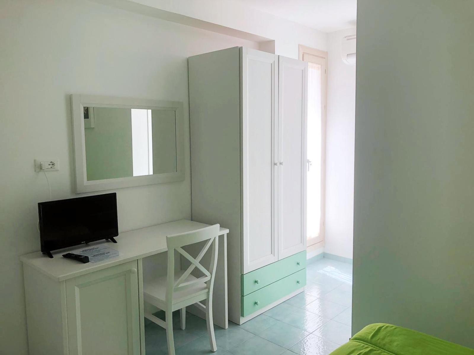 Economy Double Room - Photo 10
