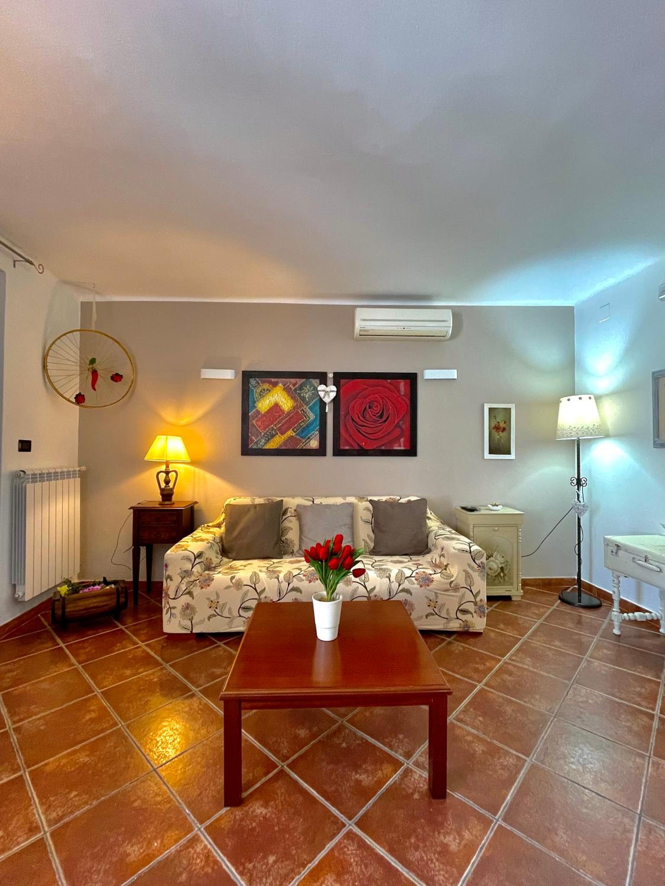 One-Bedroom Apartment photo 1