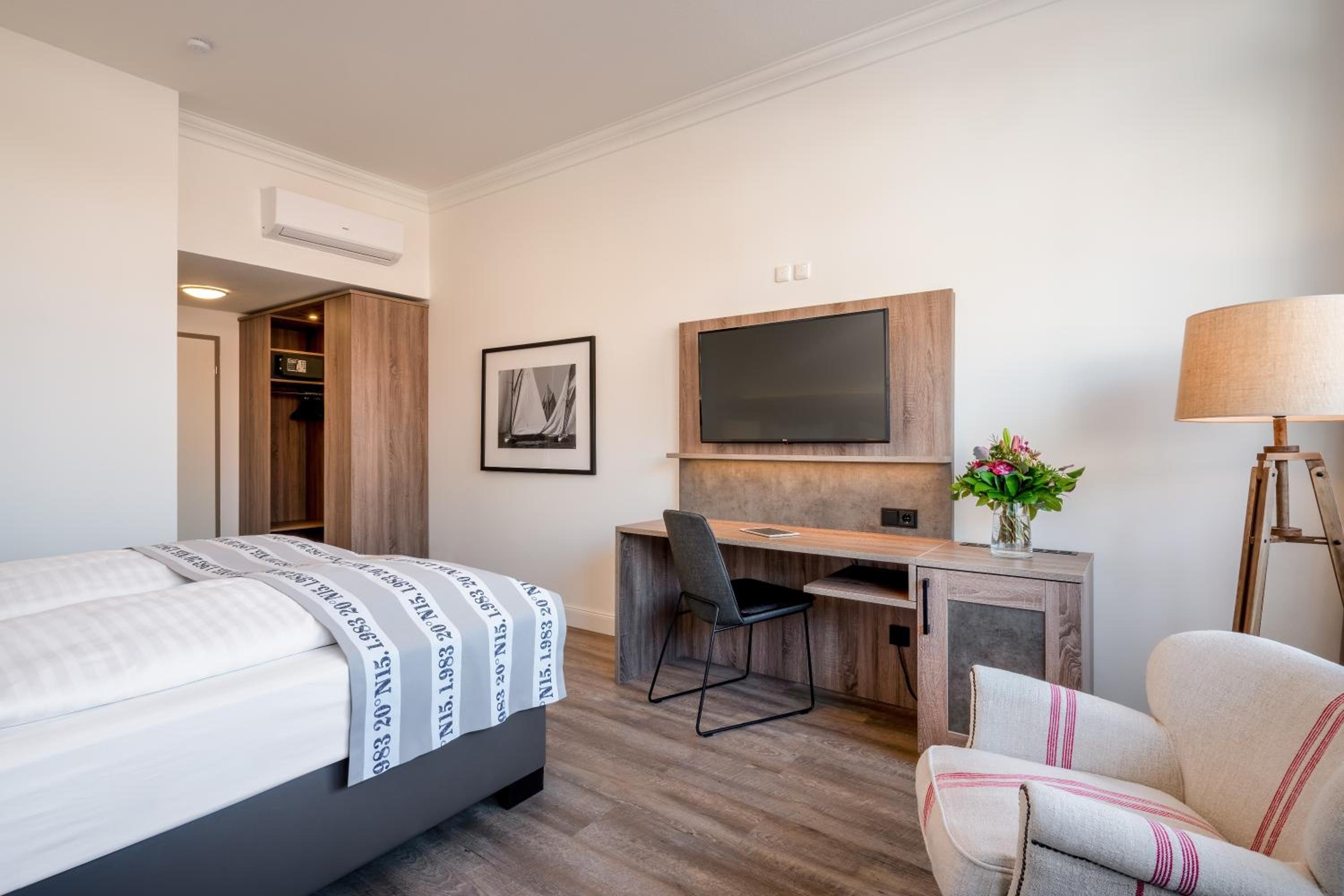 Small Double Room - Photo 6