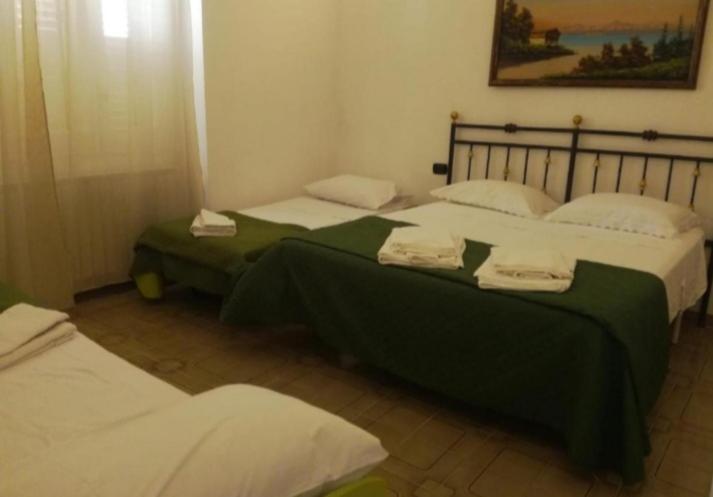 Quadruple Room with Private Bathroom photo 1