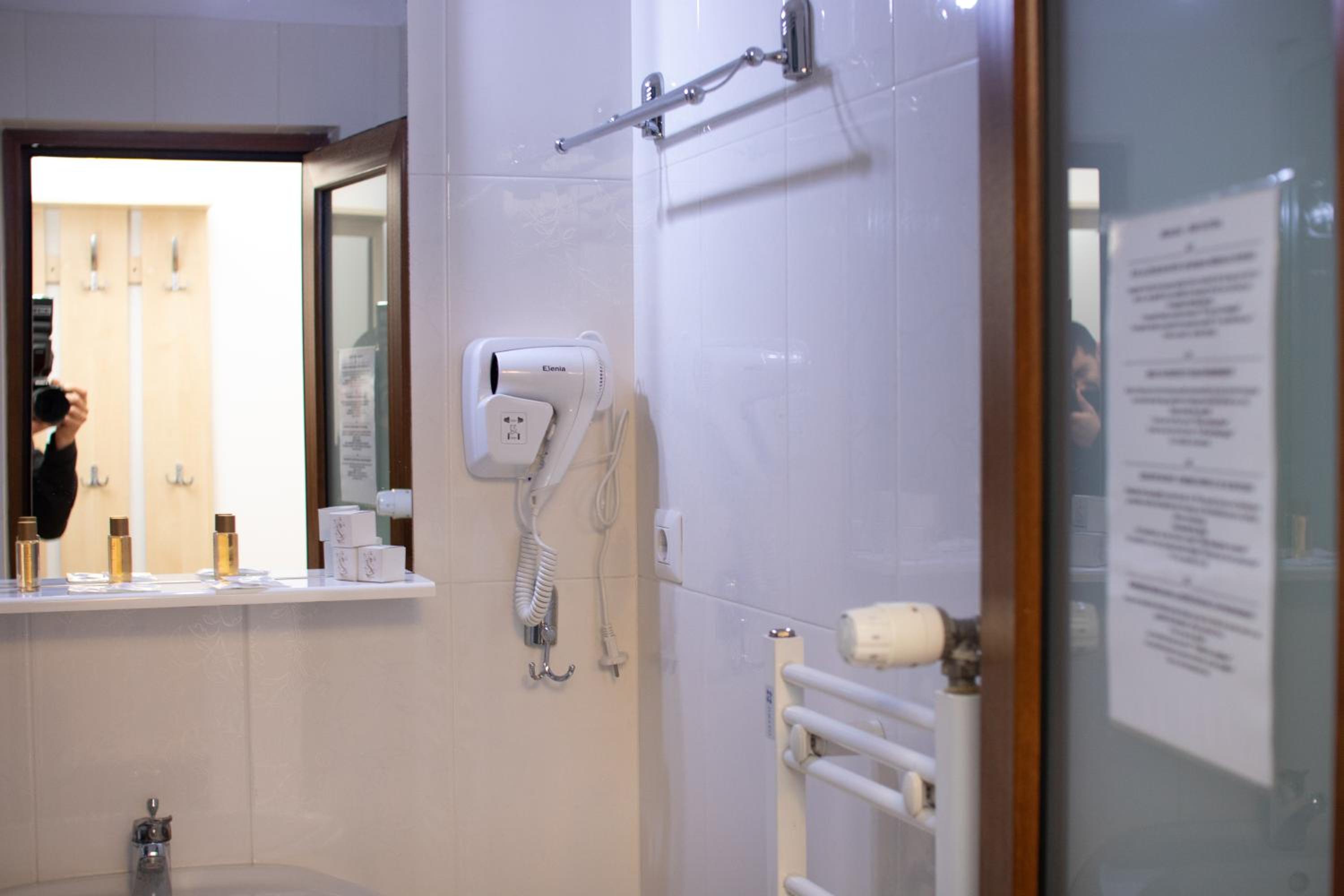 Double Room with Private Bathroom photo 3