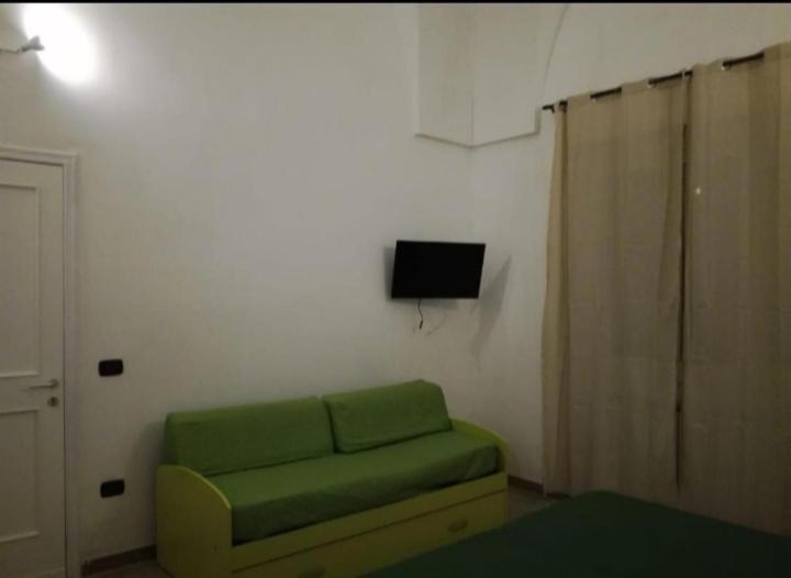 Quadruple Room with Private Bathroom photo 2