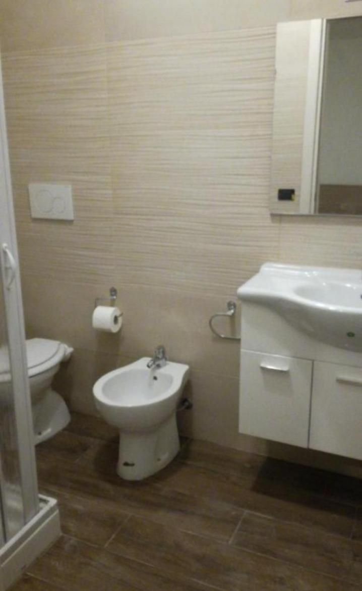 Large Double Room - Photo 1