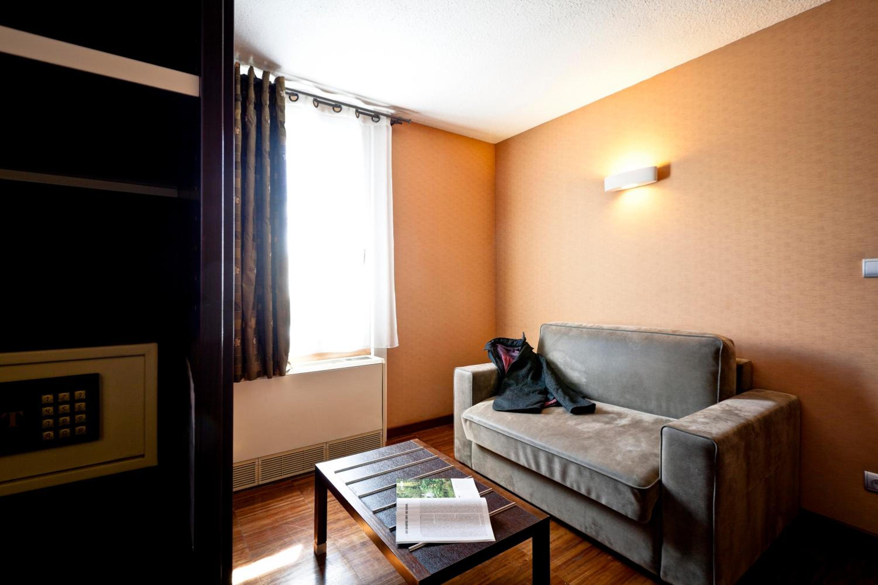 1 Double Bed 1 Sofa Bed For 1 Child Or 1 Adult- Superior Room photo 3