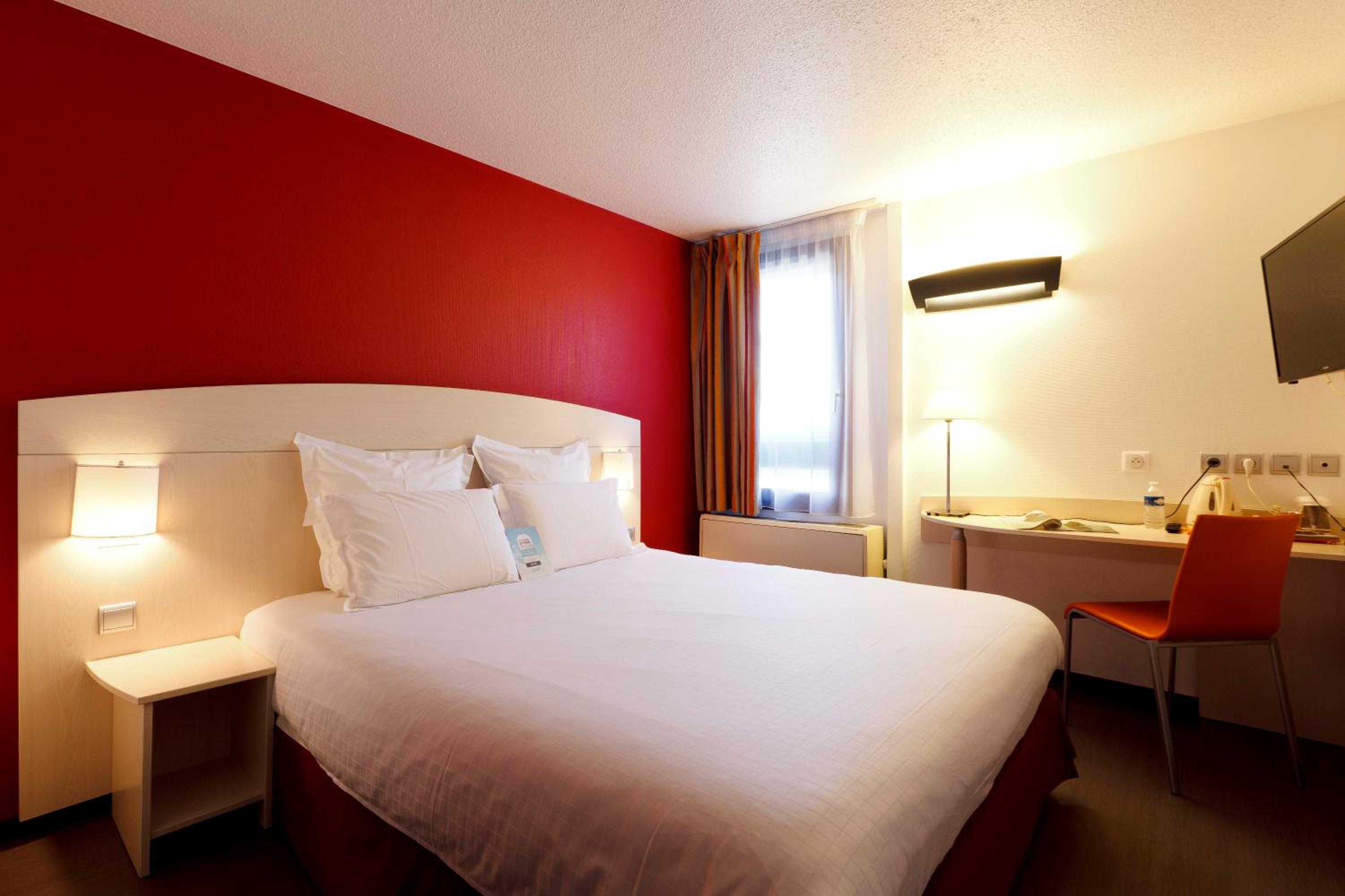 1 Double Bed 2 Single Beds photo 1