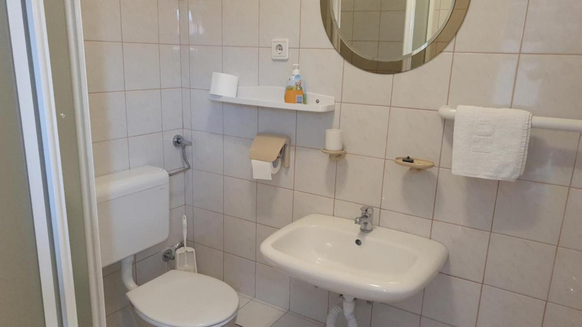 Single Room with Private Bathroom photo 3