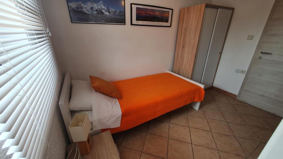 Single Room with Private Bathroom photo 2