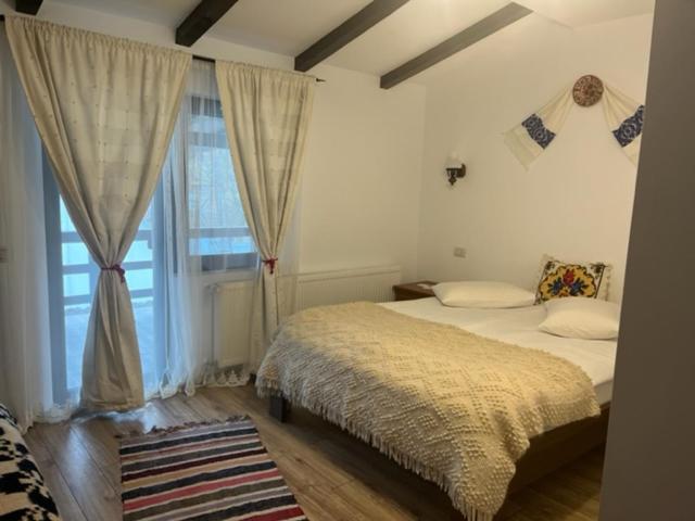 Double Room with Balcony (2 Adults + 1 Child) photo 1