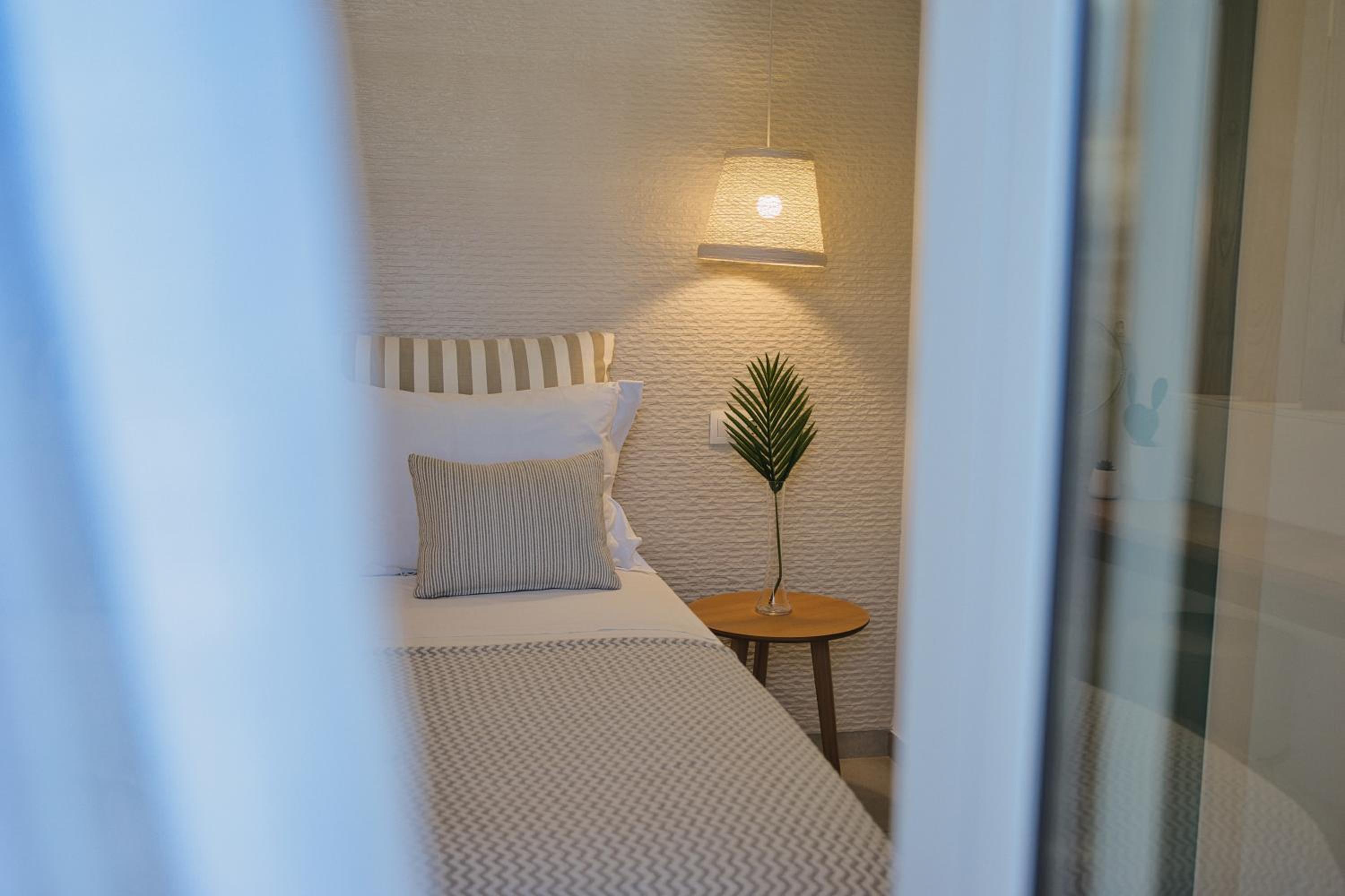Junior Suite with Balcony - Photo 16