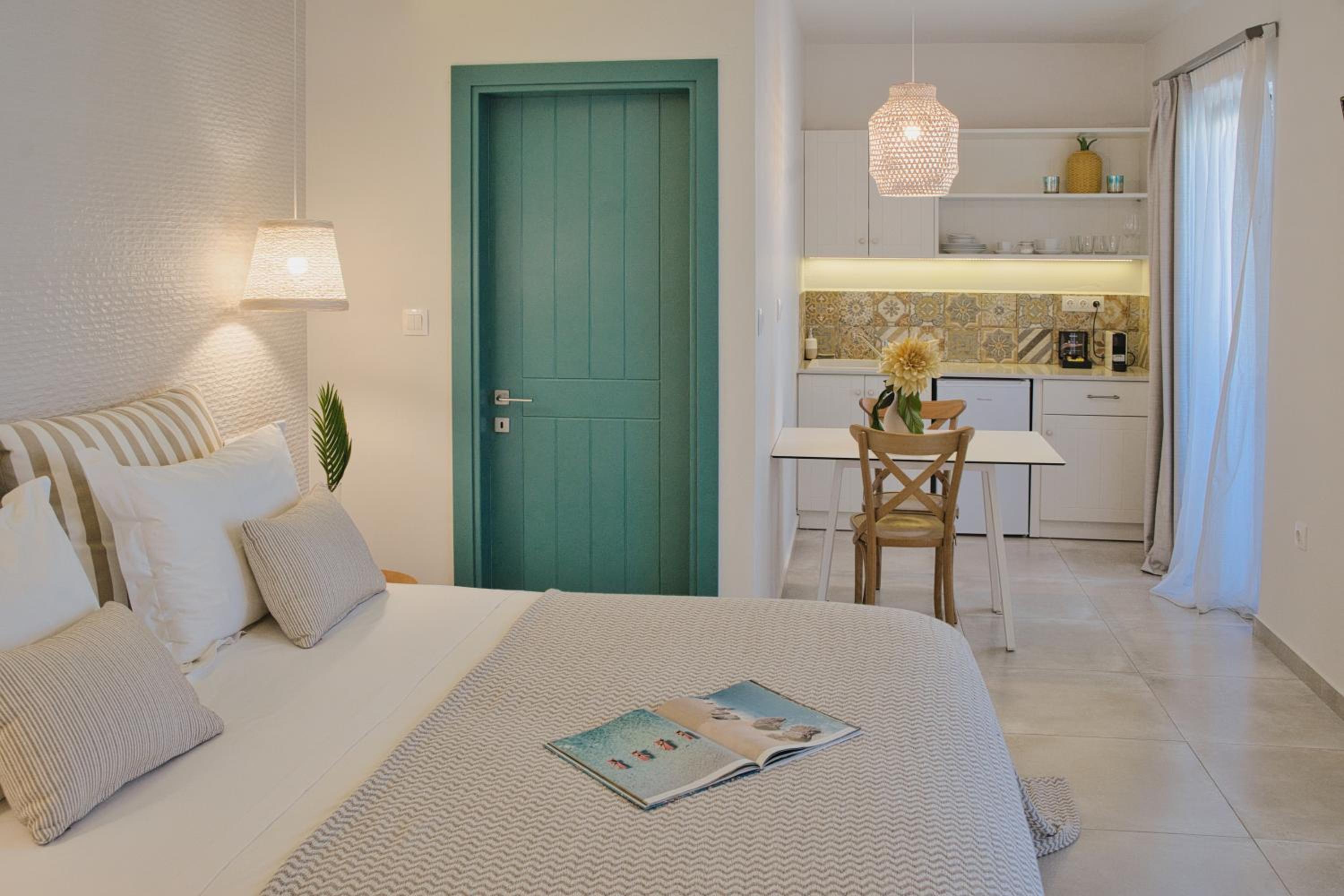 Junior Suite with Balcony - Photo 14
