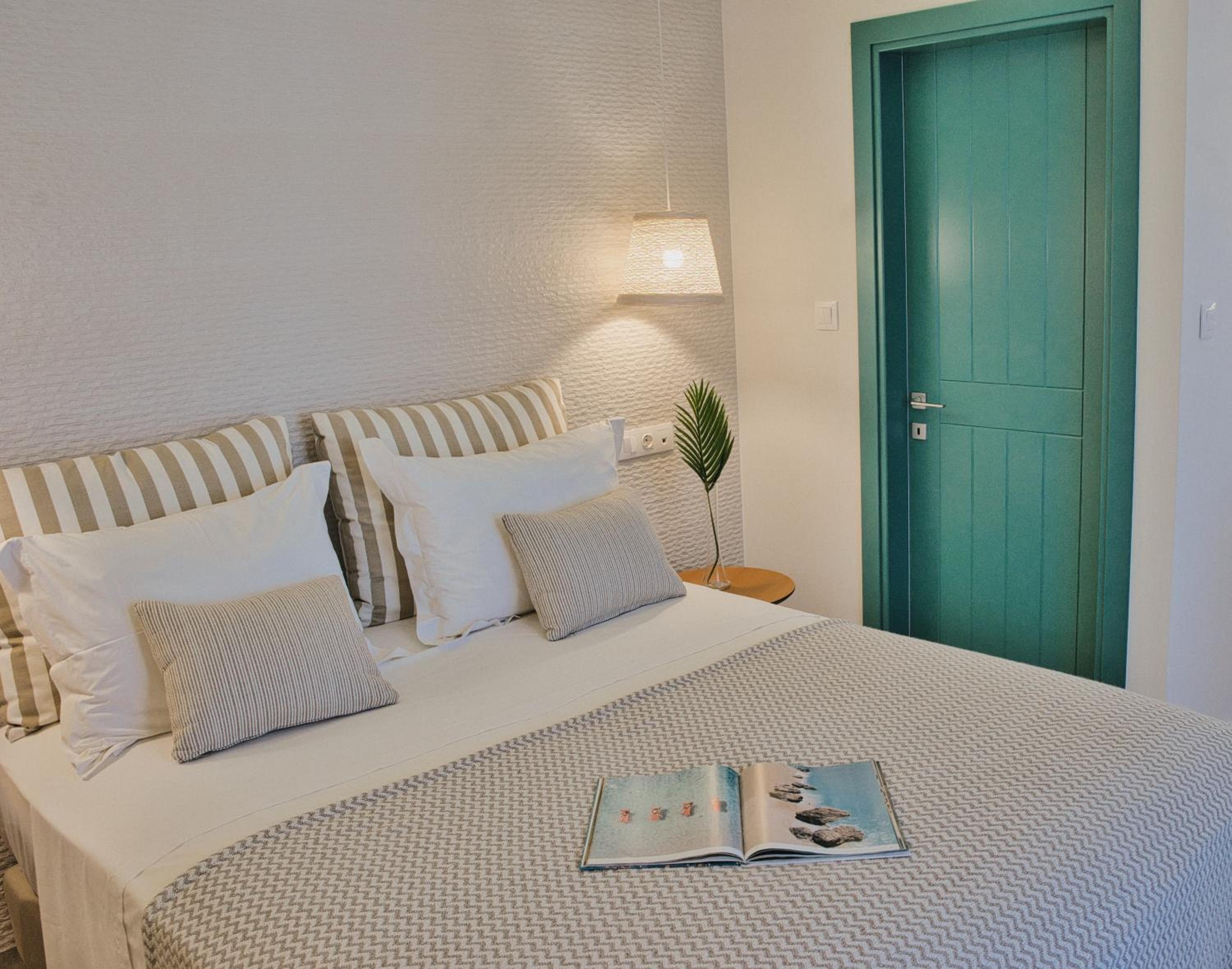 Junior Suite with Balcony - Photo 4