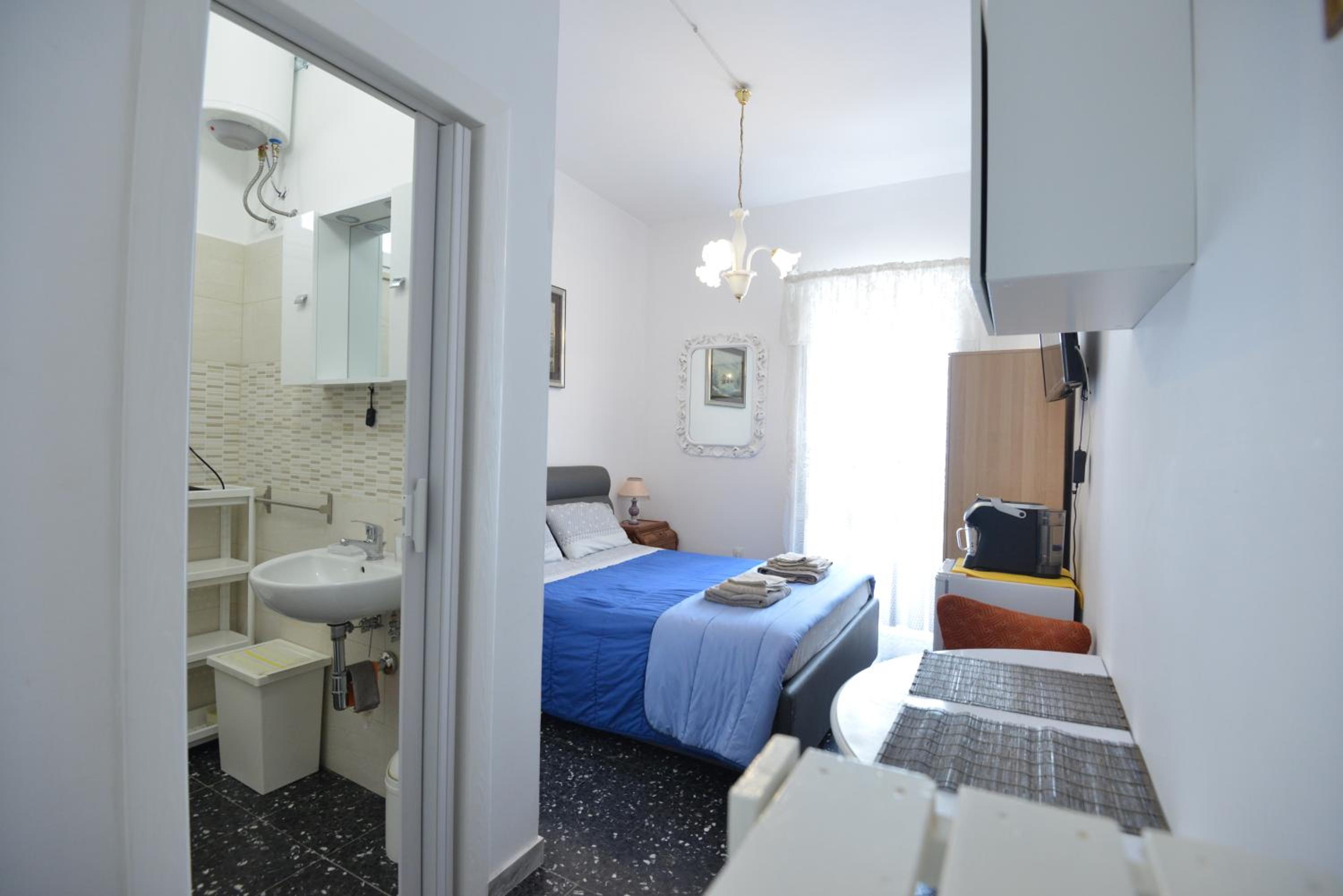 Double Room - Photo 6