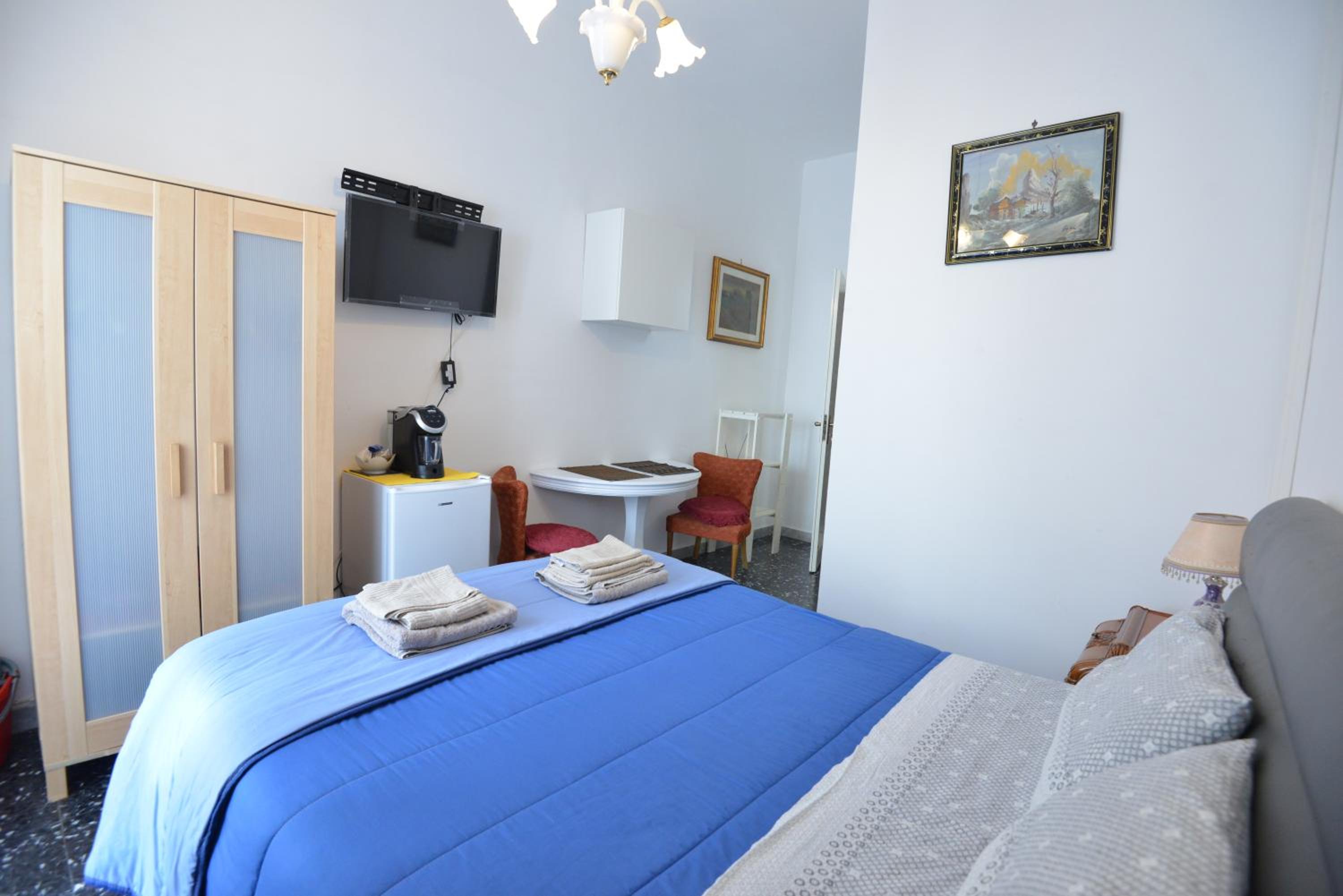 Double Room - Photo 5
