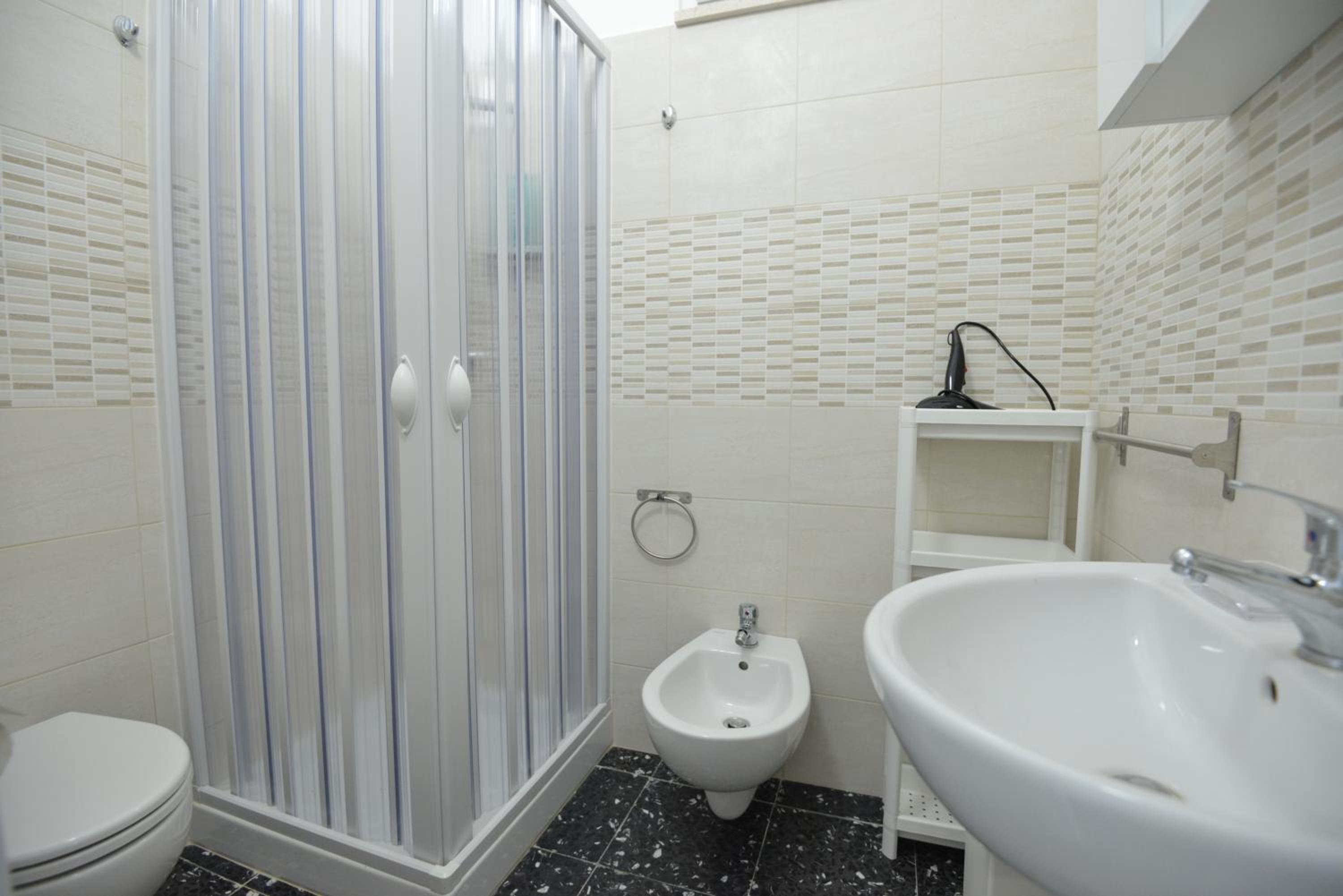 Double Room - Photo 11