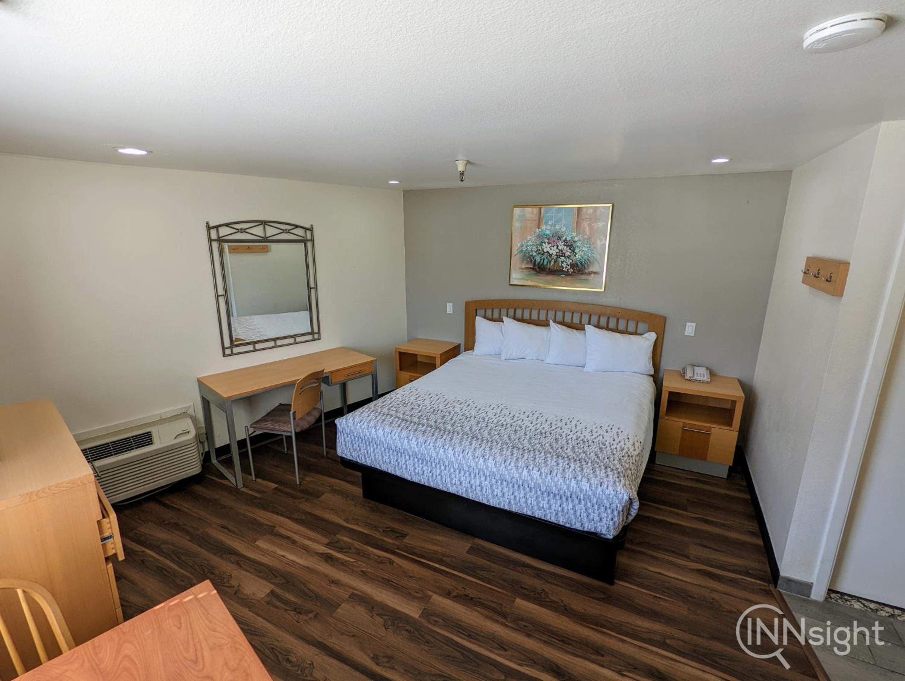 Deluxe King Room photo 1